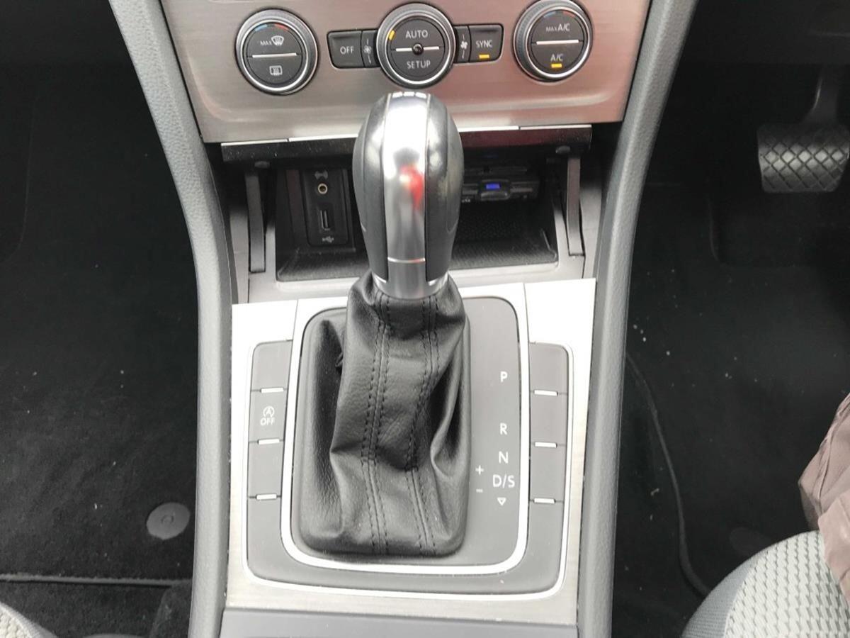 Volkswagen Golf view 24