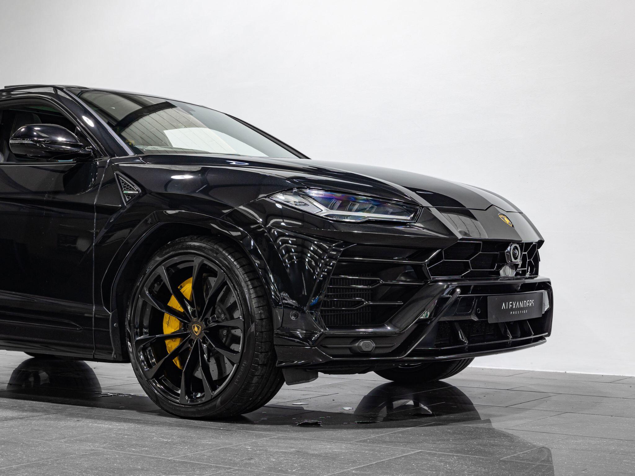 Lamborghini Urus view 12