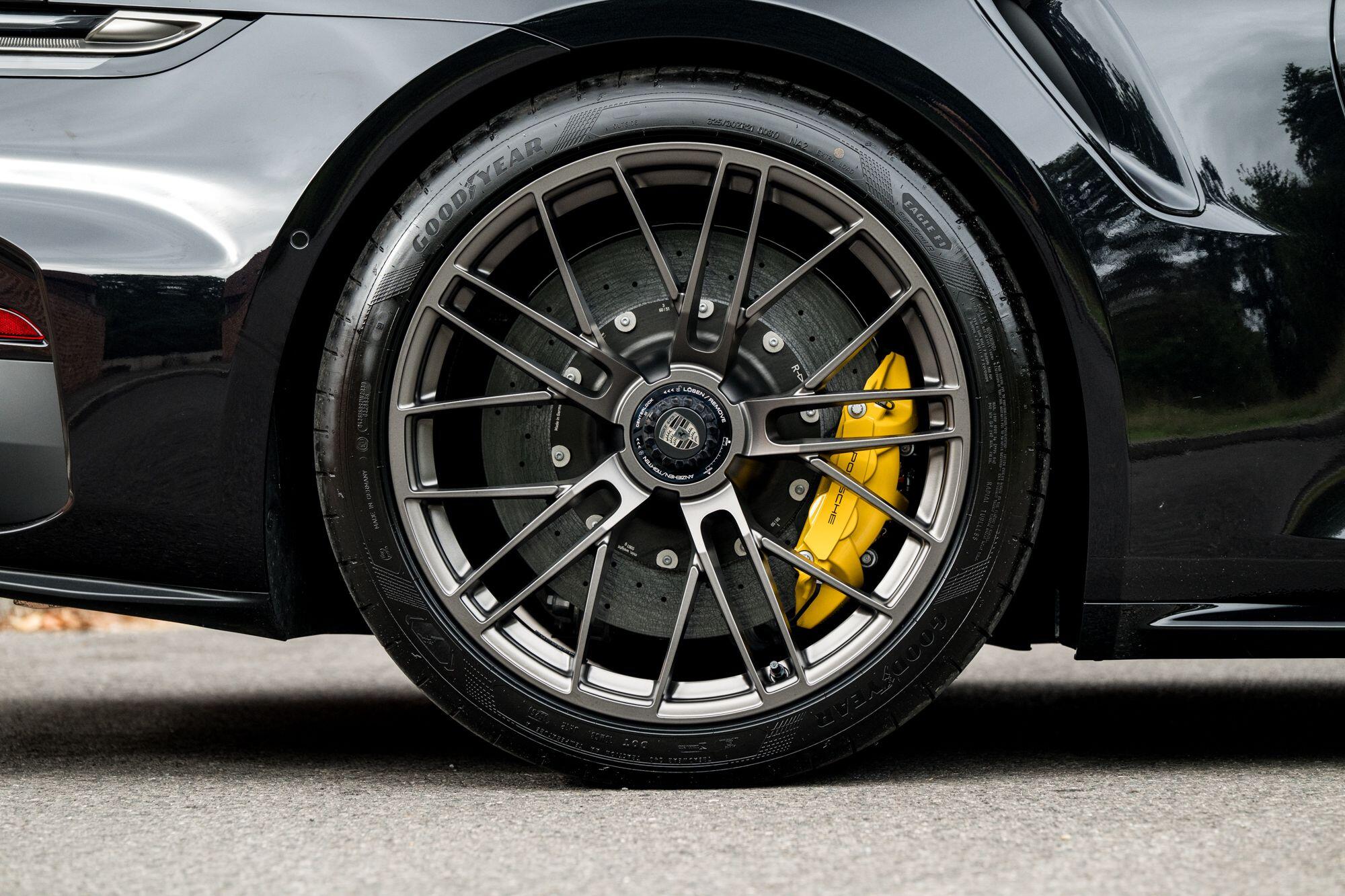 Porsche 911 view 24