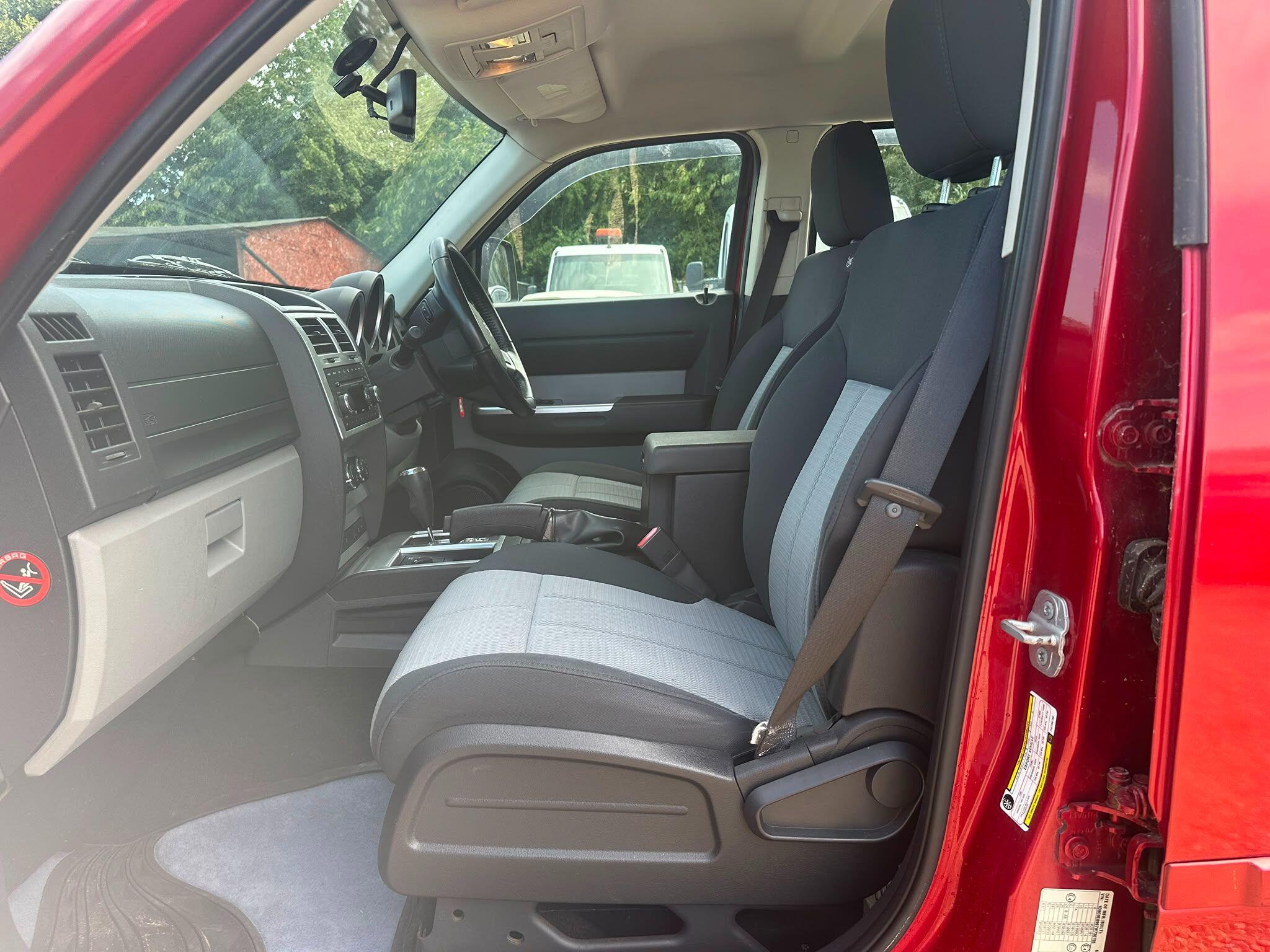 Dodge Nitro view 8