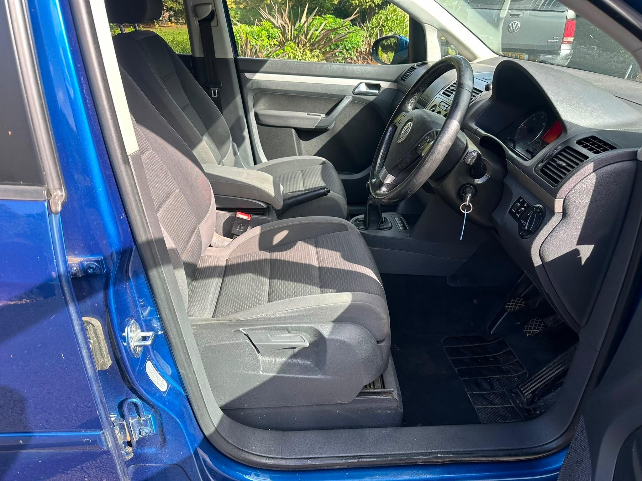 Volkswagen Touran view 18