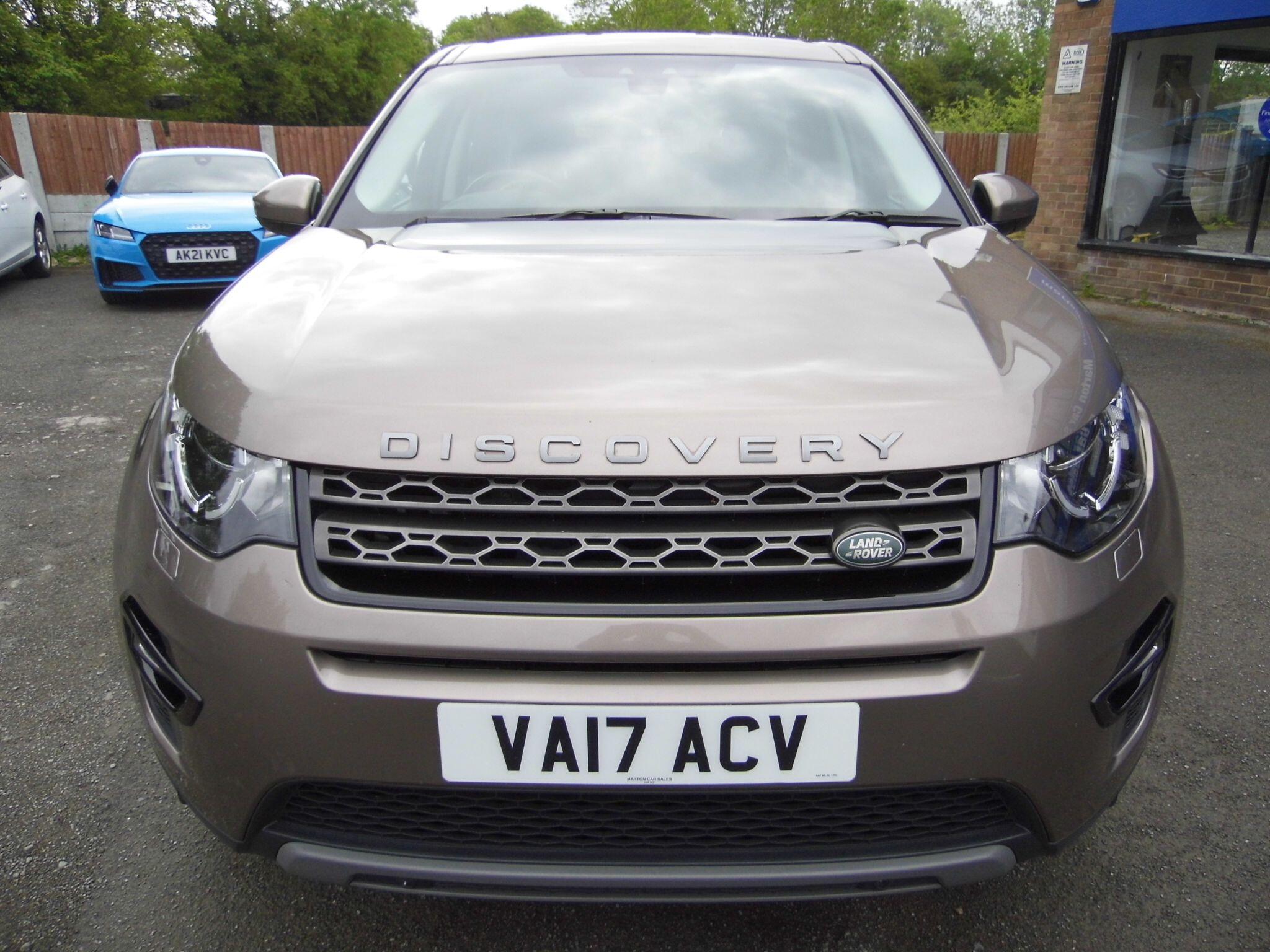 Land Rover Discovery Sport view 2