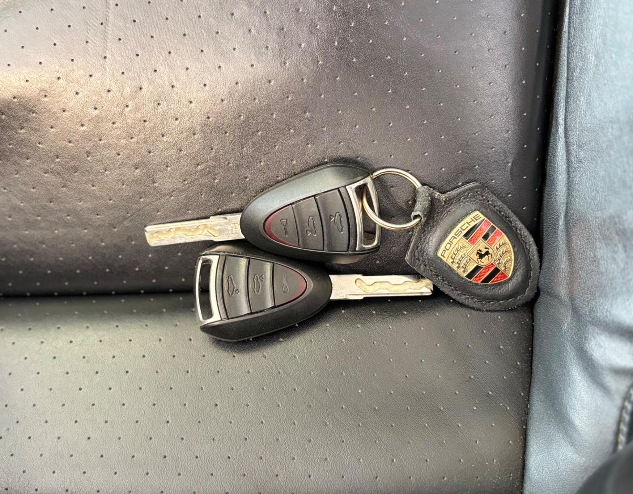 Porsche 911 view 16