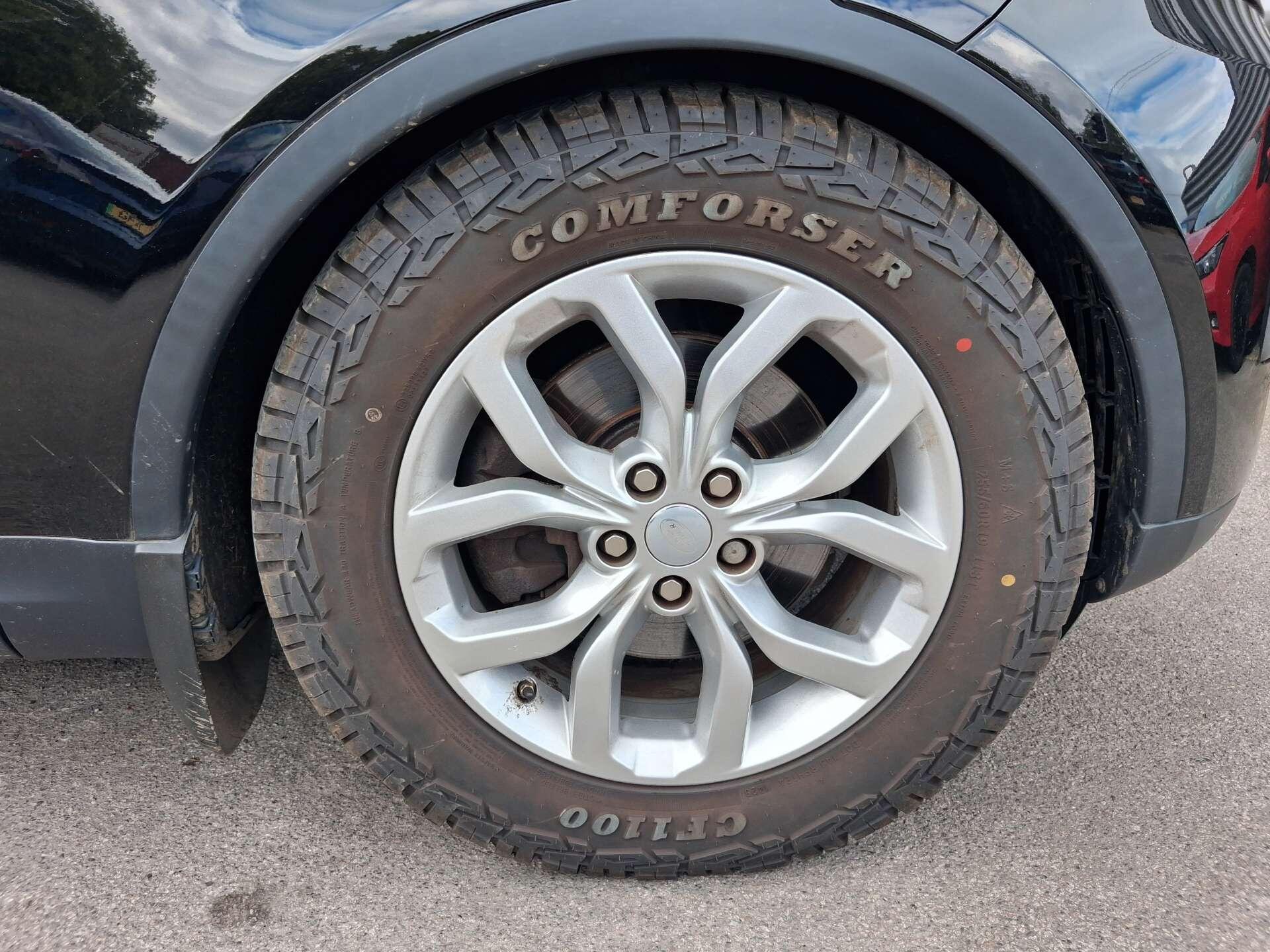 Land Rover Discovery view 25