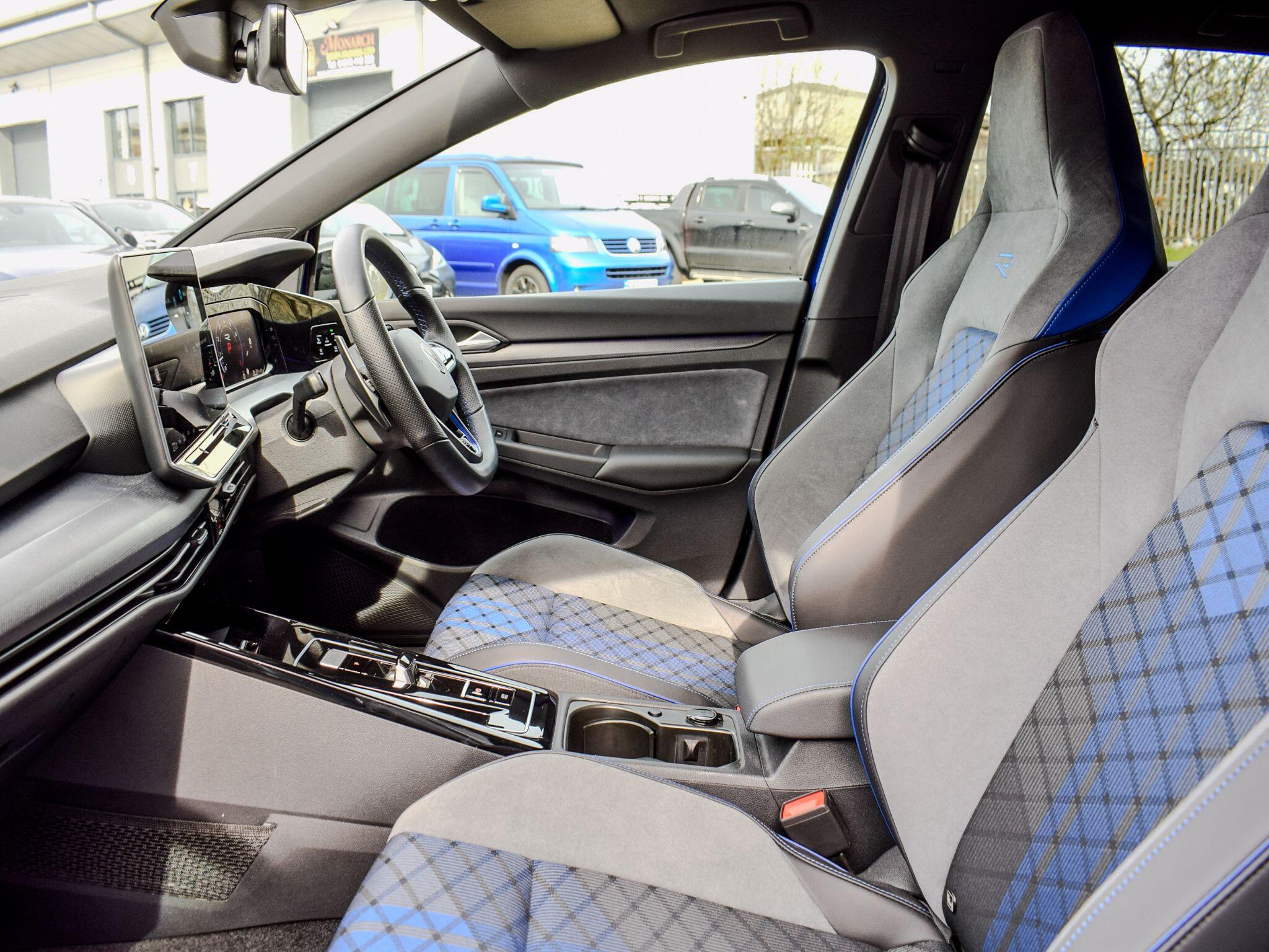 Volkswagen Golf view 18