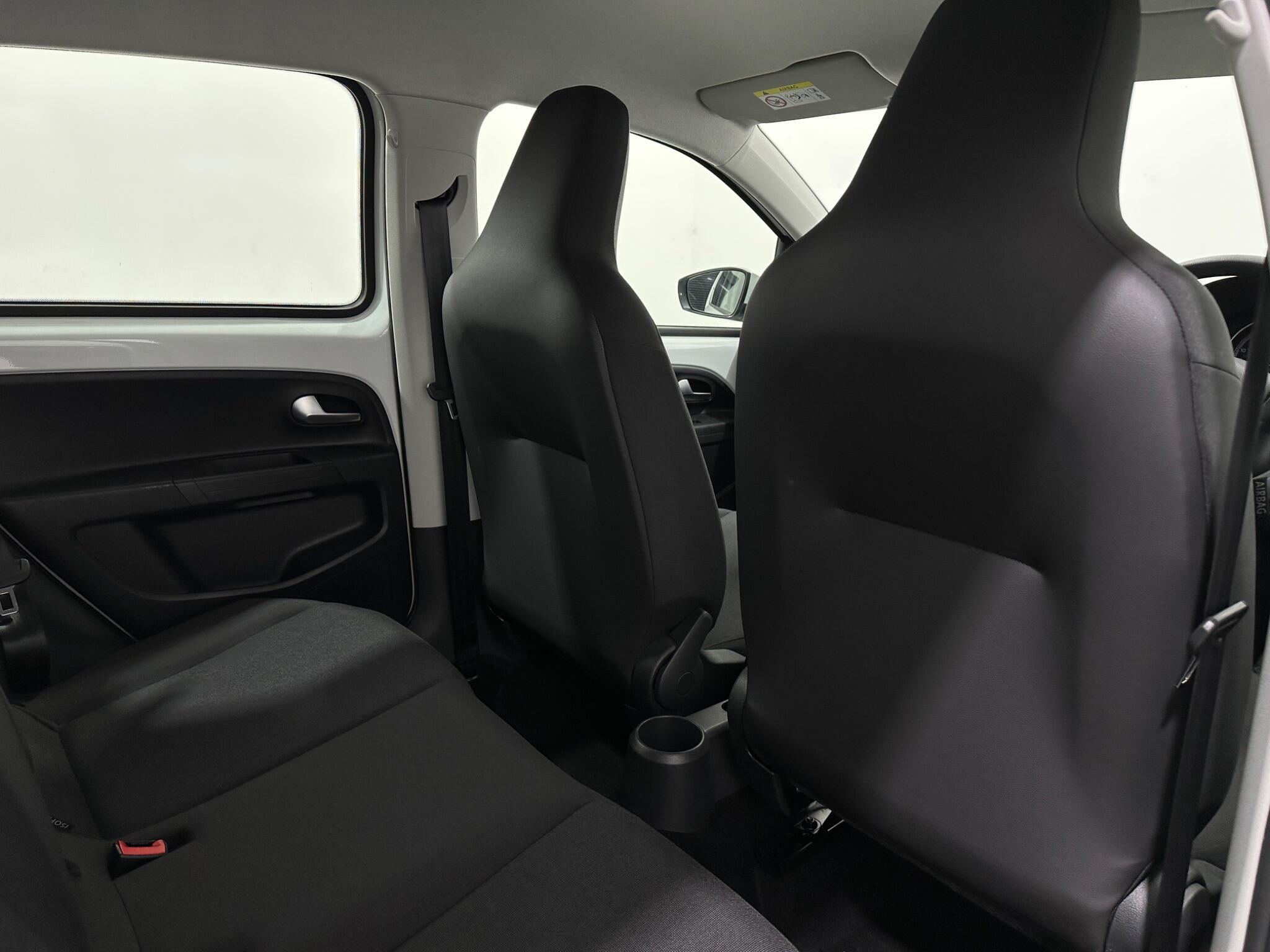 Volkswagen Up! view 35