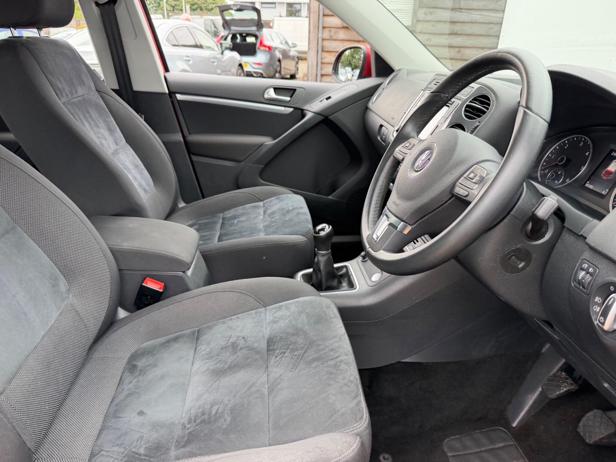 Volkswagen Tiguan view 17