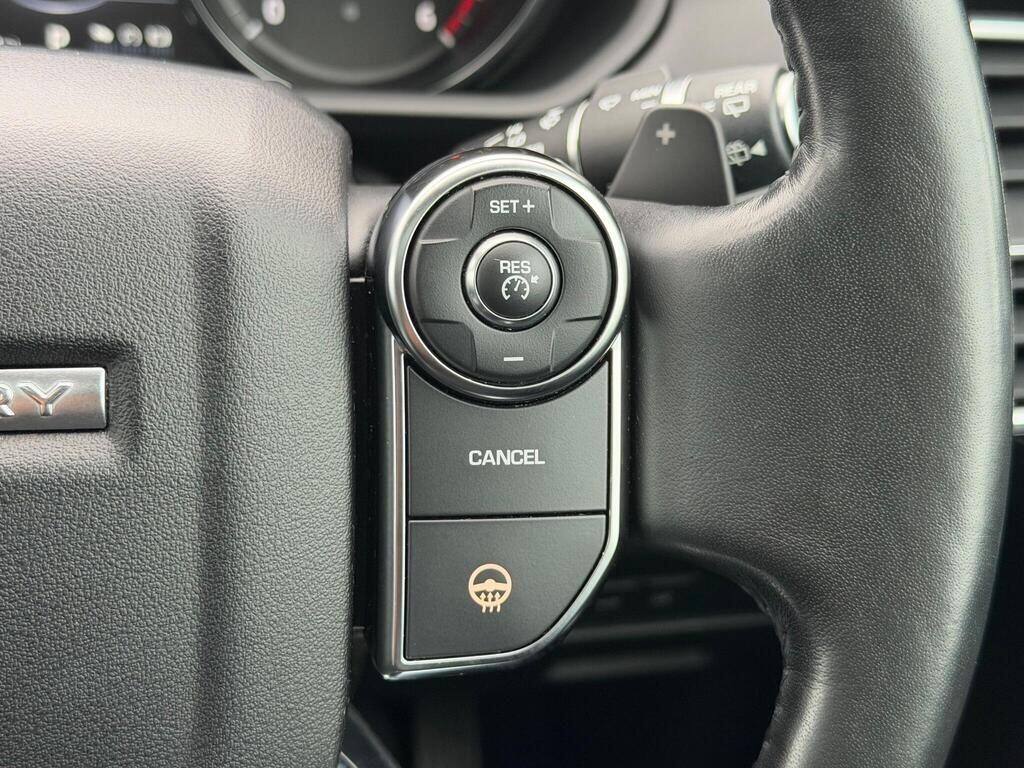 Land Rover Discovery view 30