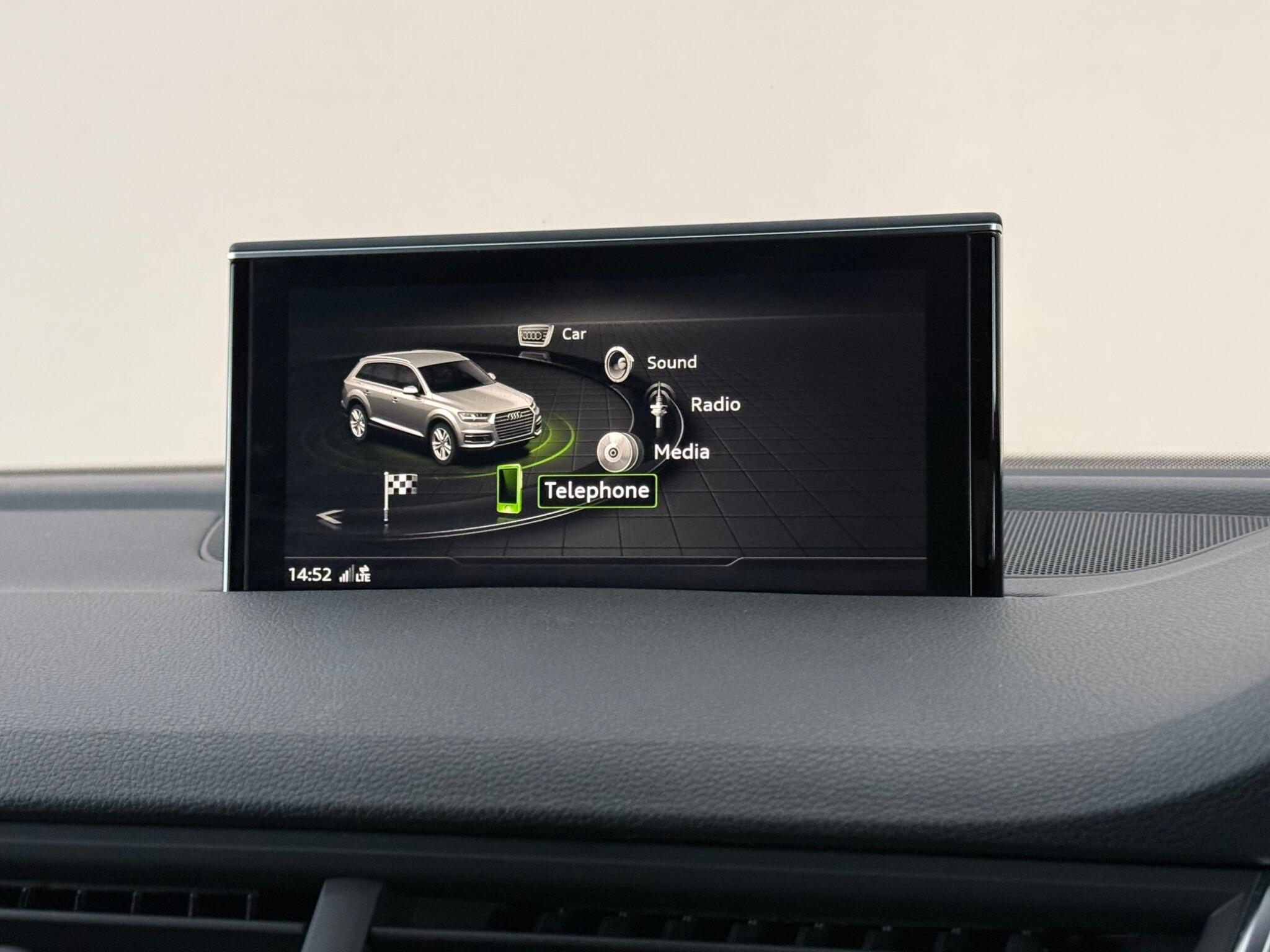 Audi Q7 view 28