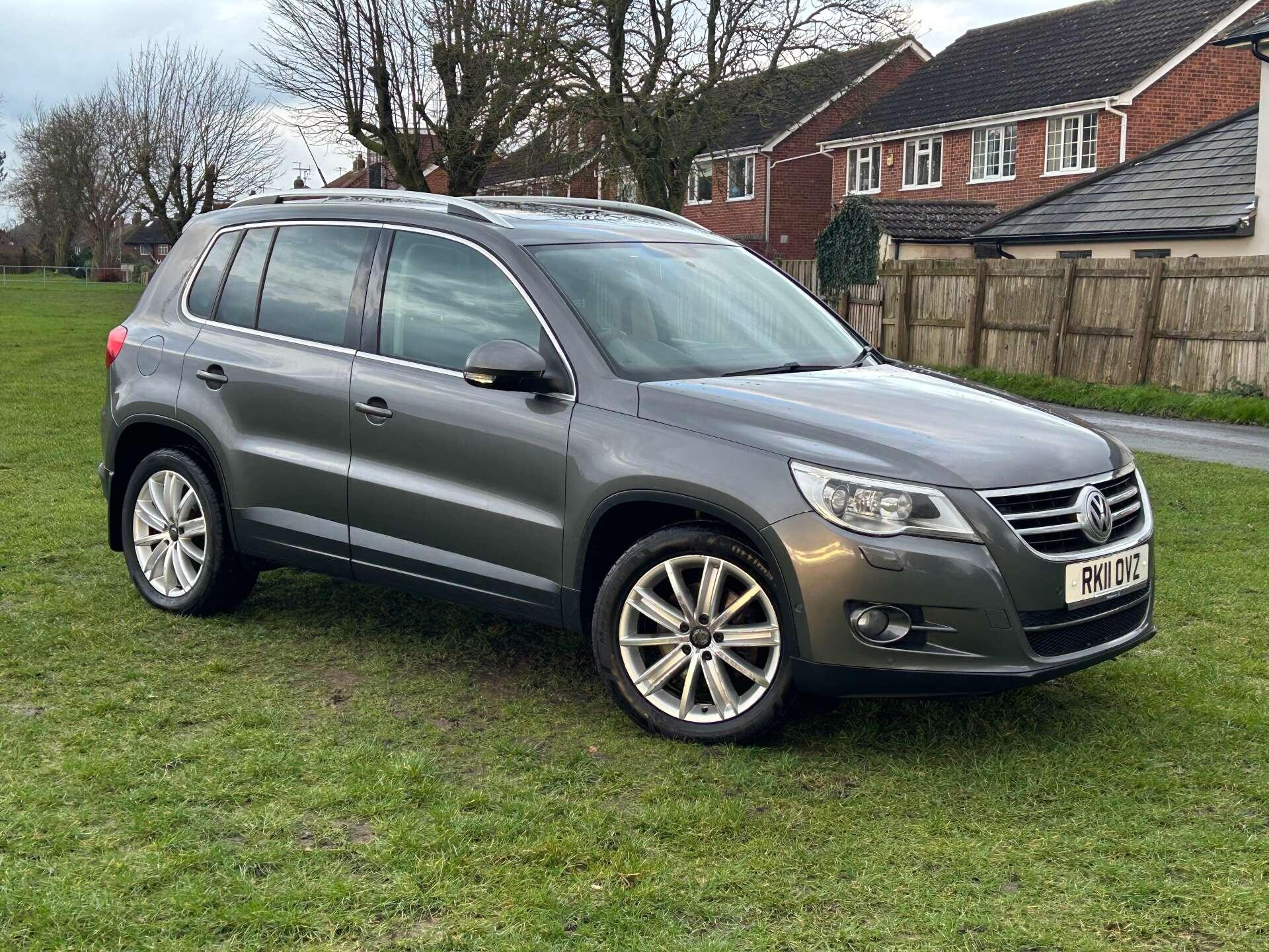 Volkswagen Tiguan view 3