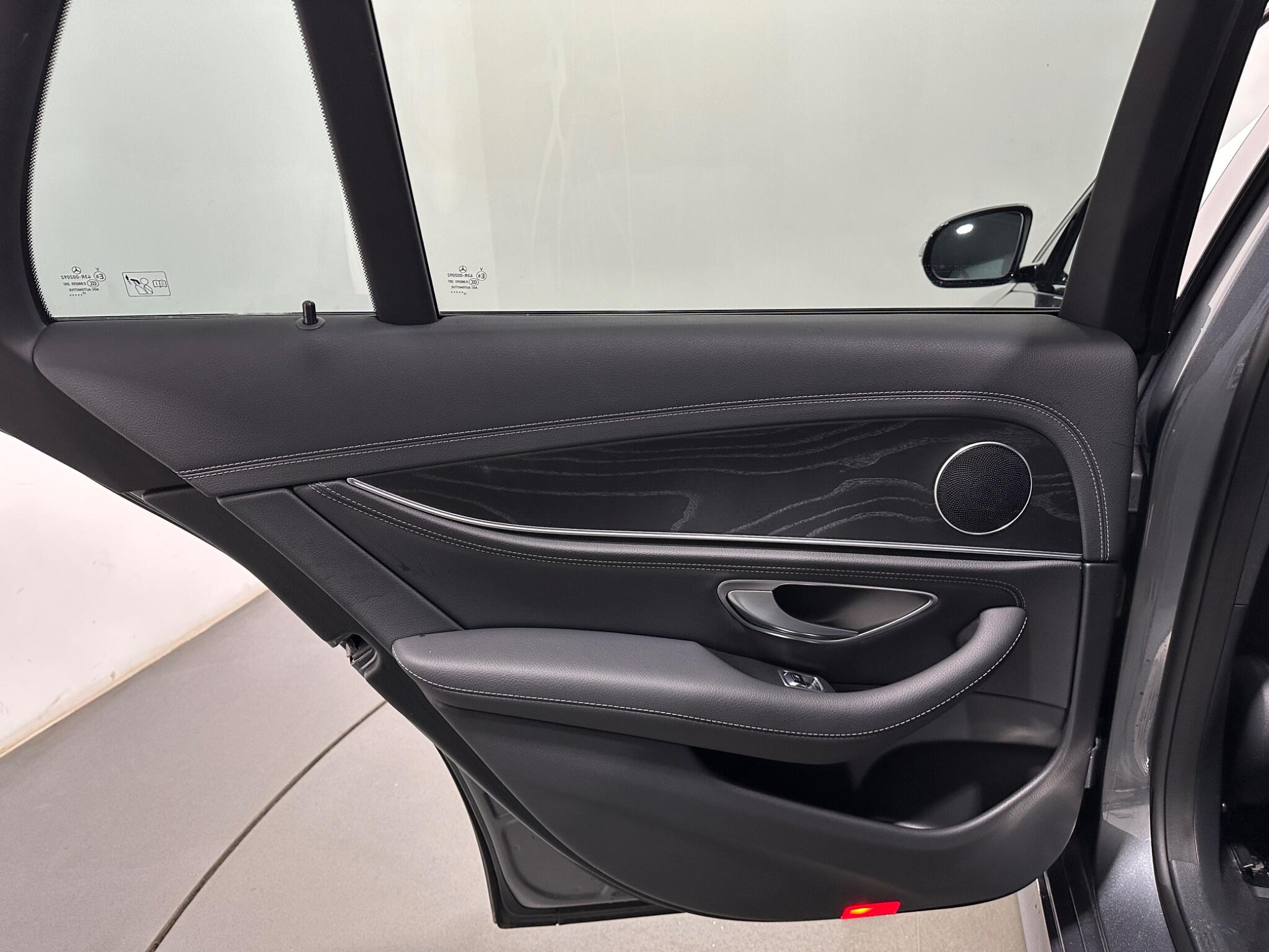 Mercedes-Benz E Class view 42