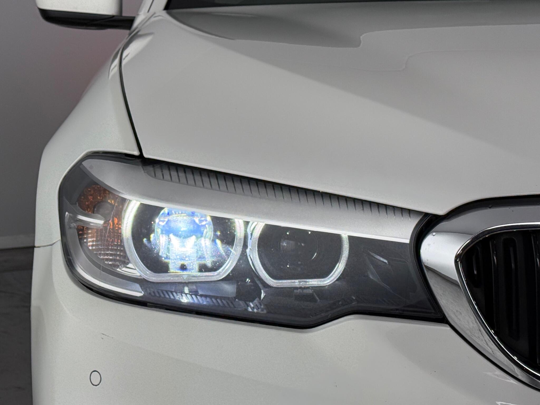 BMW 5 Series view 4