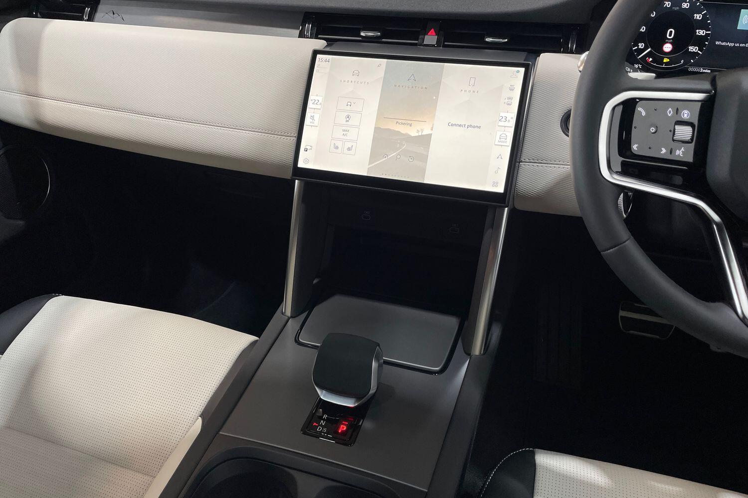 Land Rover Discovery Sport view 12
