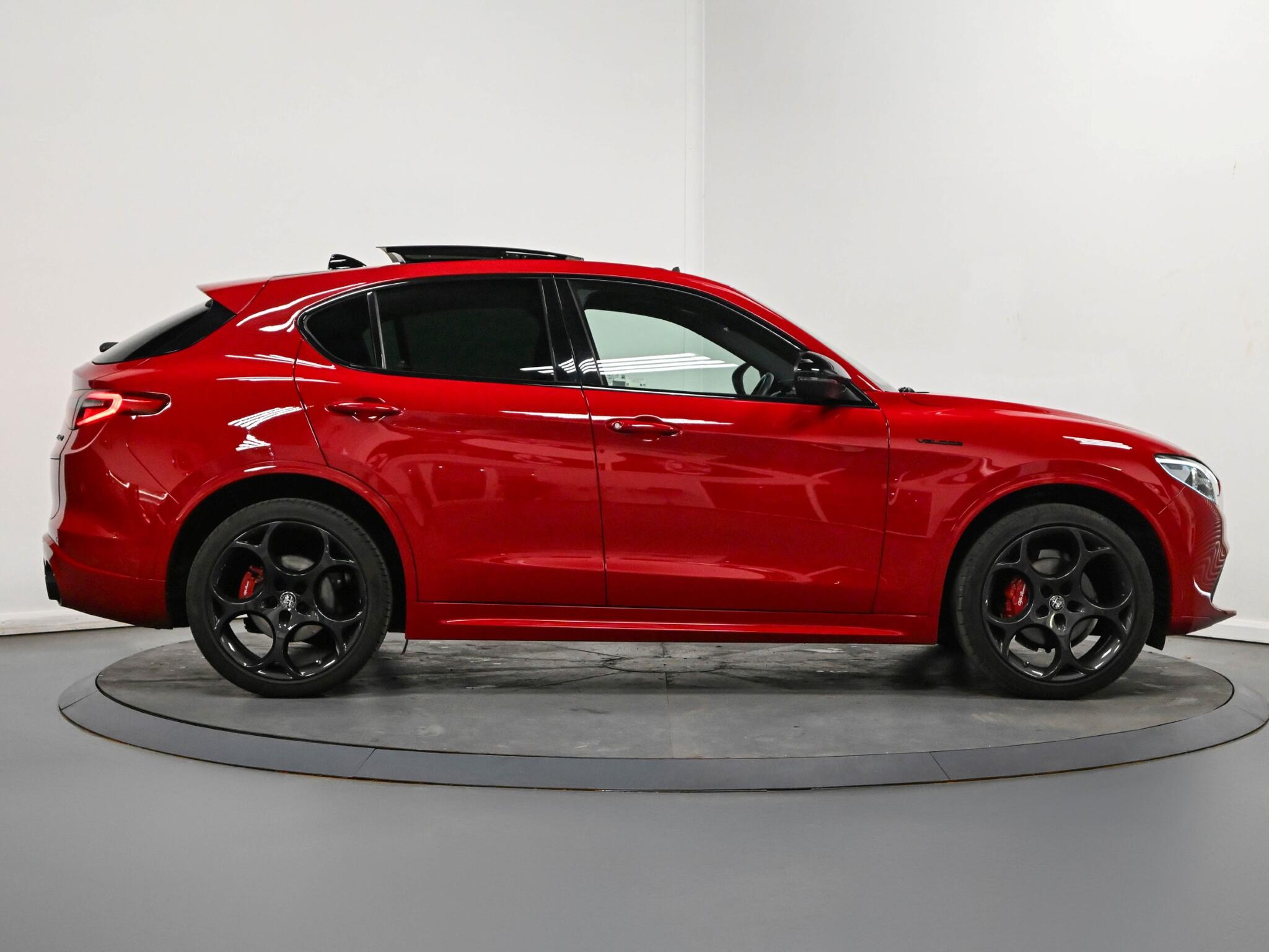 Alfa Romeo Stelvio view 11