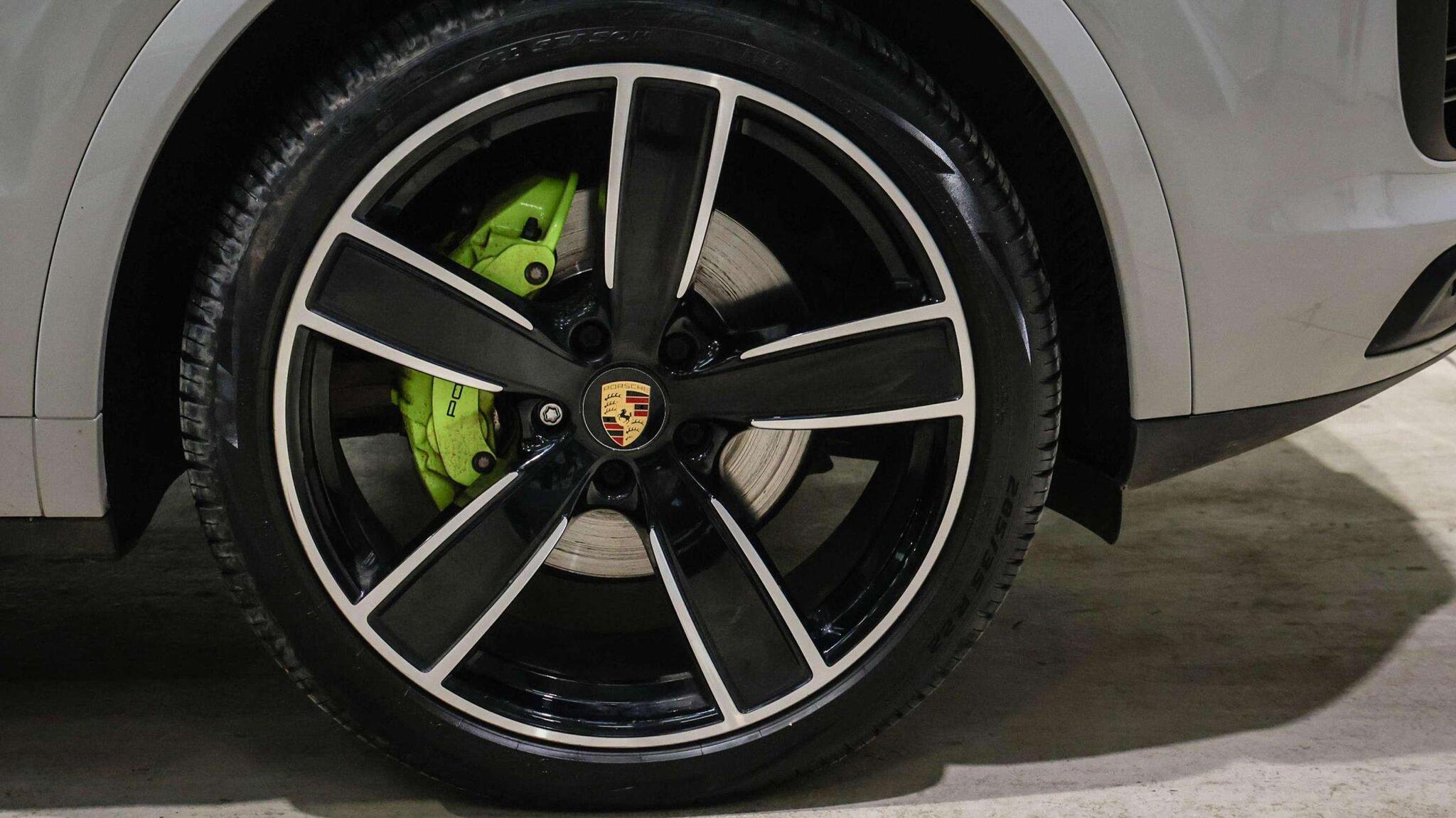 Porsche Cayenne view 6