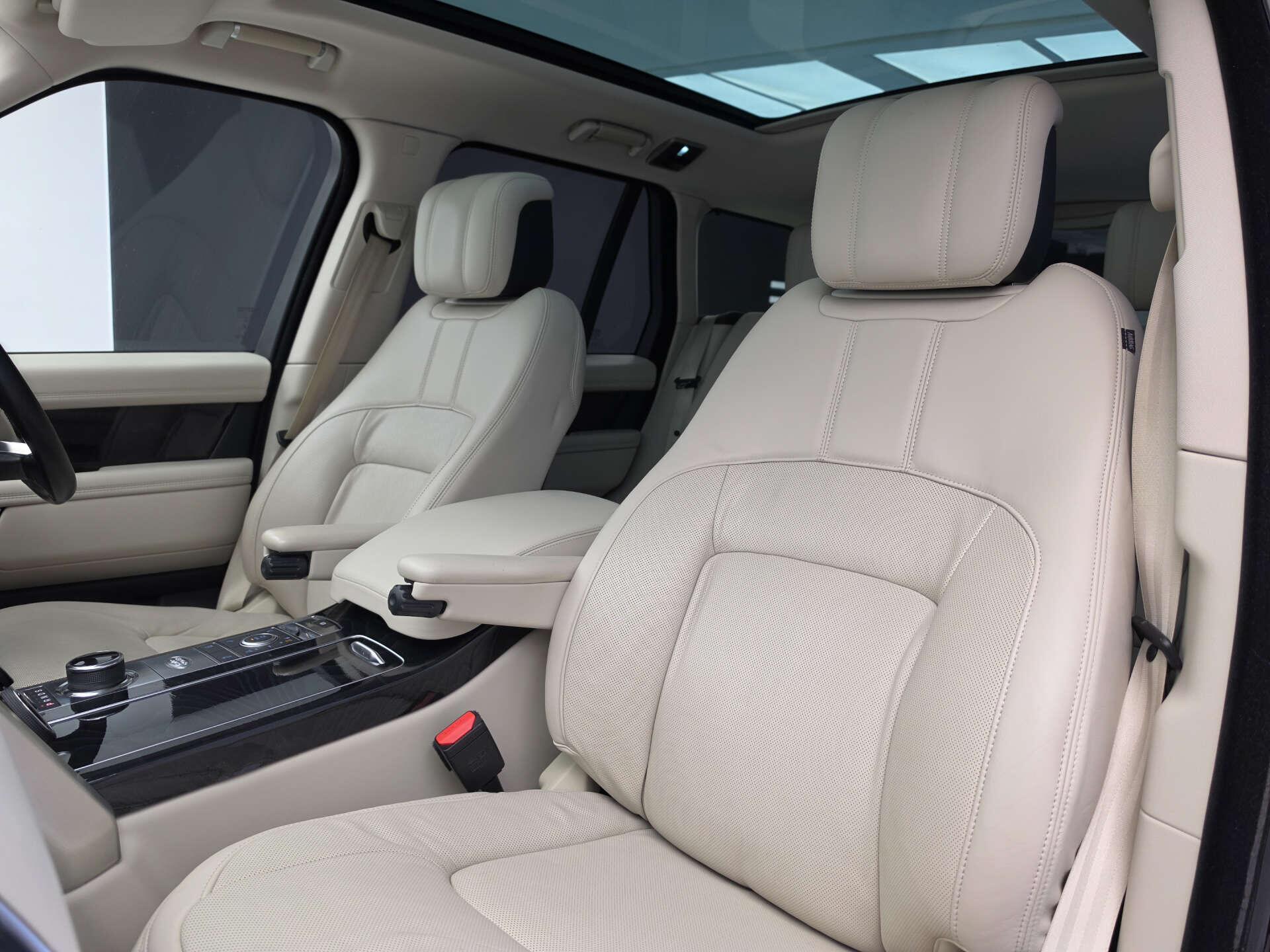 Land Rover Range Rover view 2