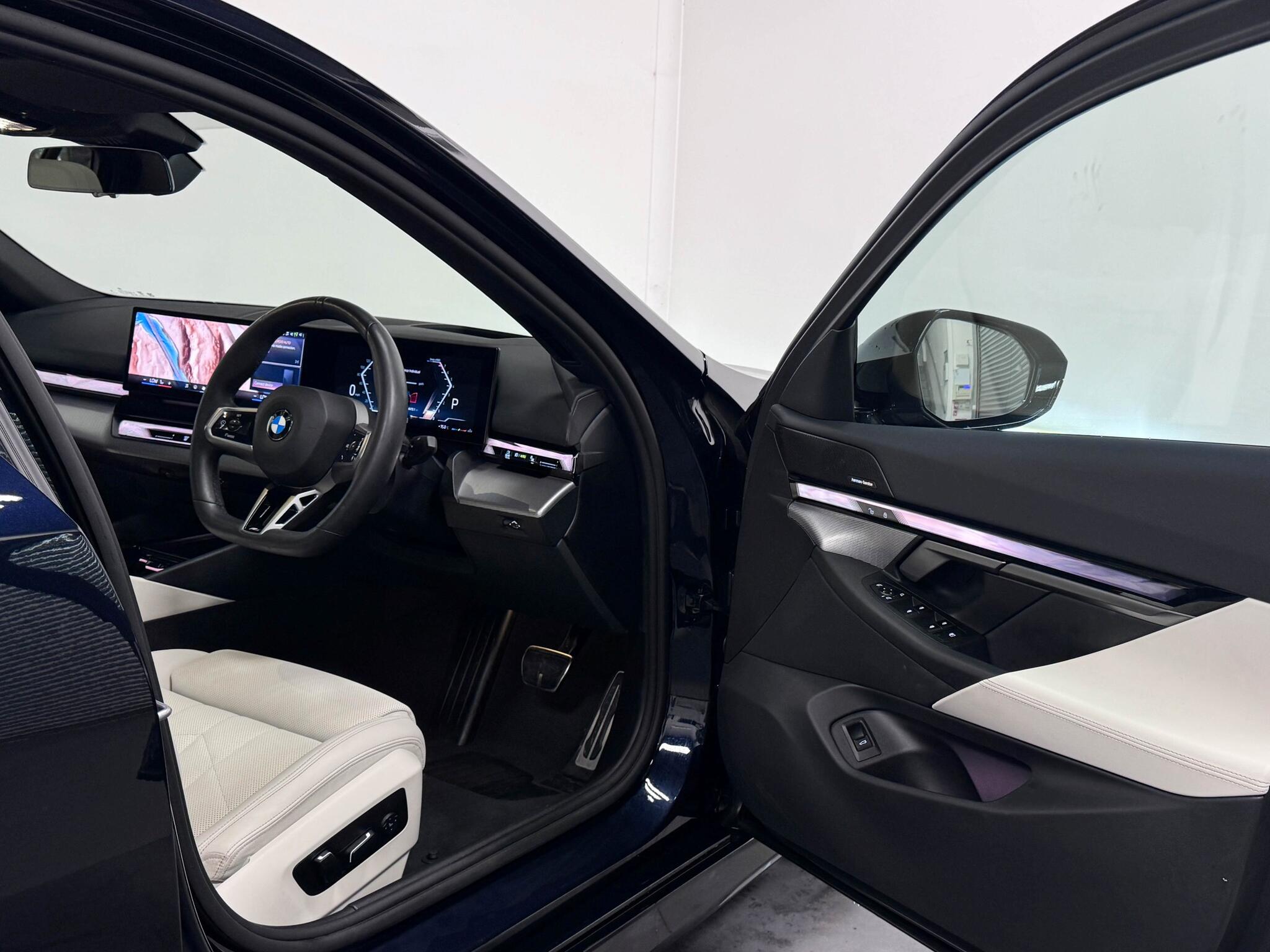 BMW 5 Series view 27