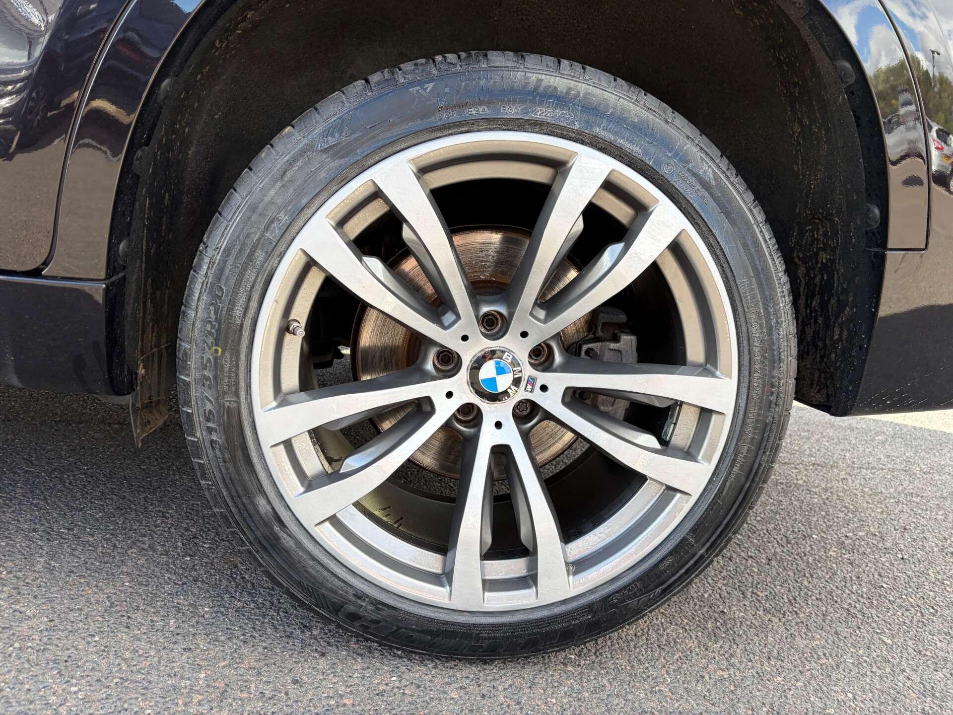 BMW X6 view 10