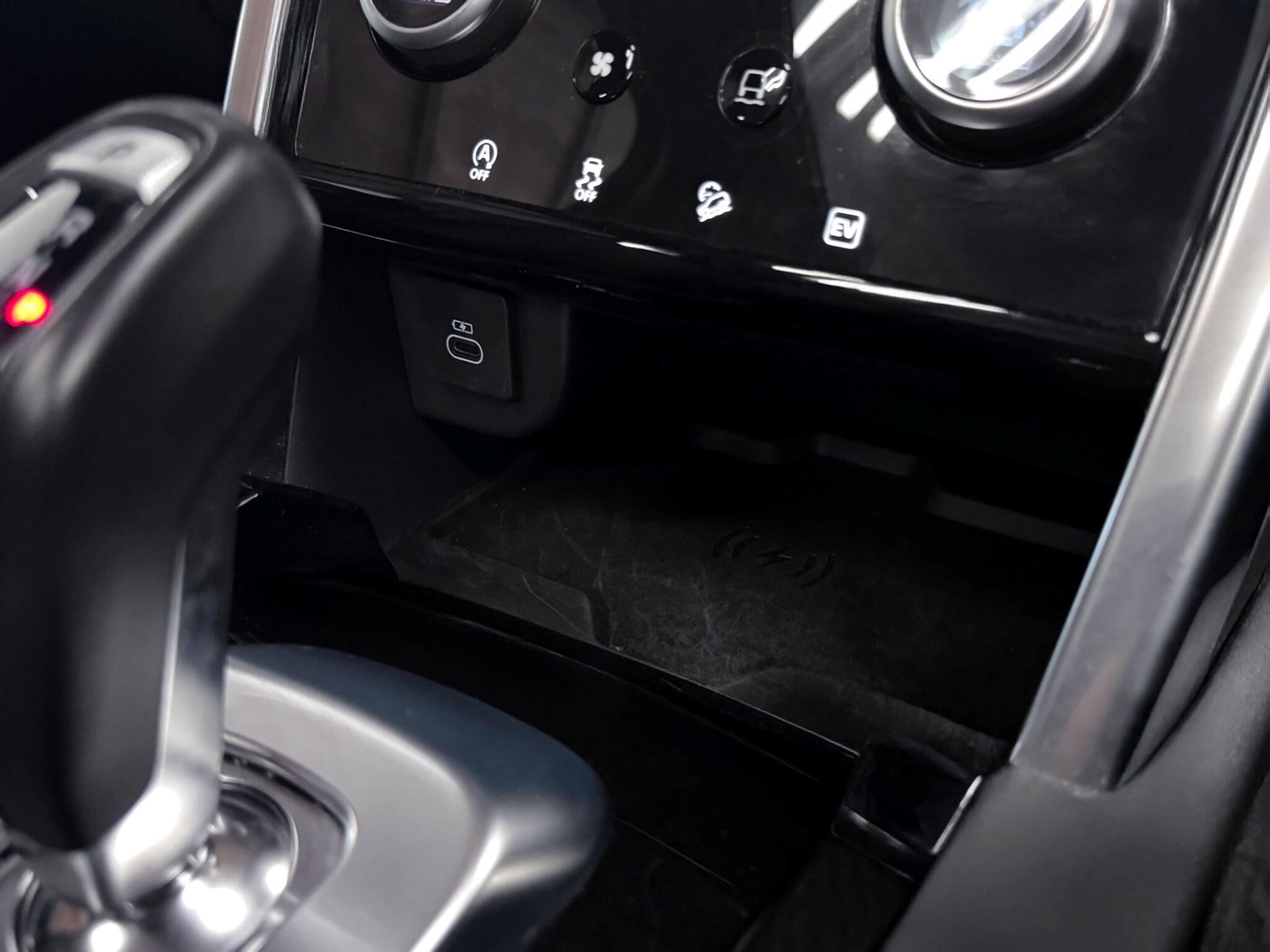Land Rover Discovery Sport view 31