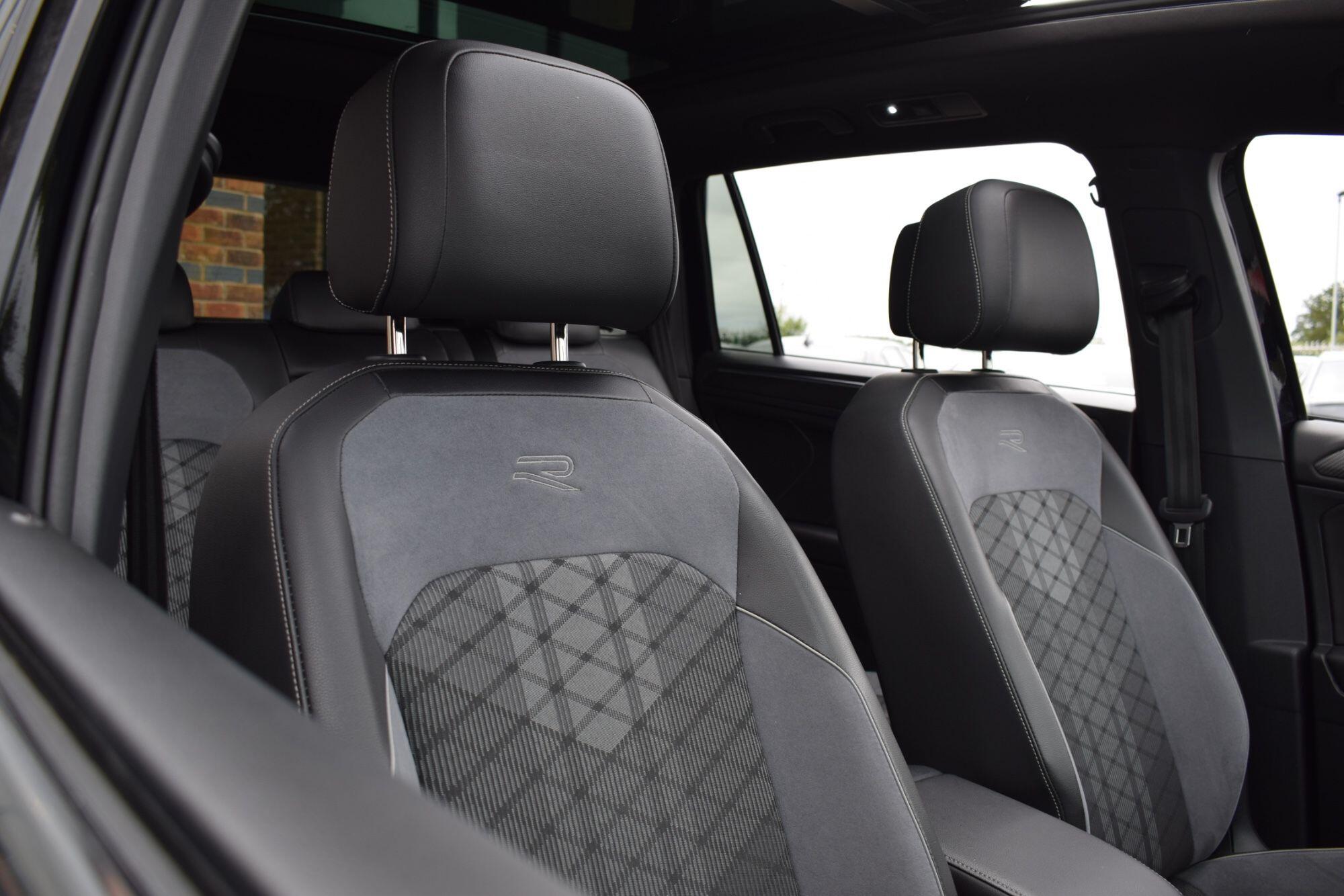 Volkswagen Tiguan Allspace view 9
