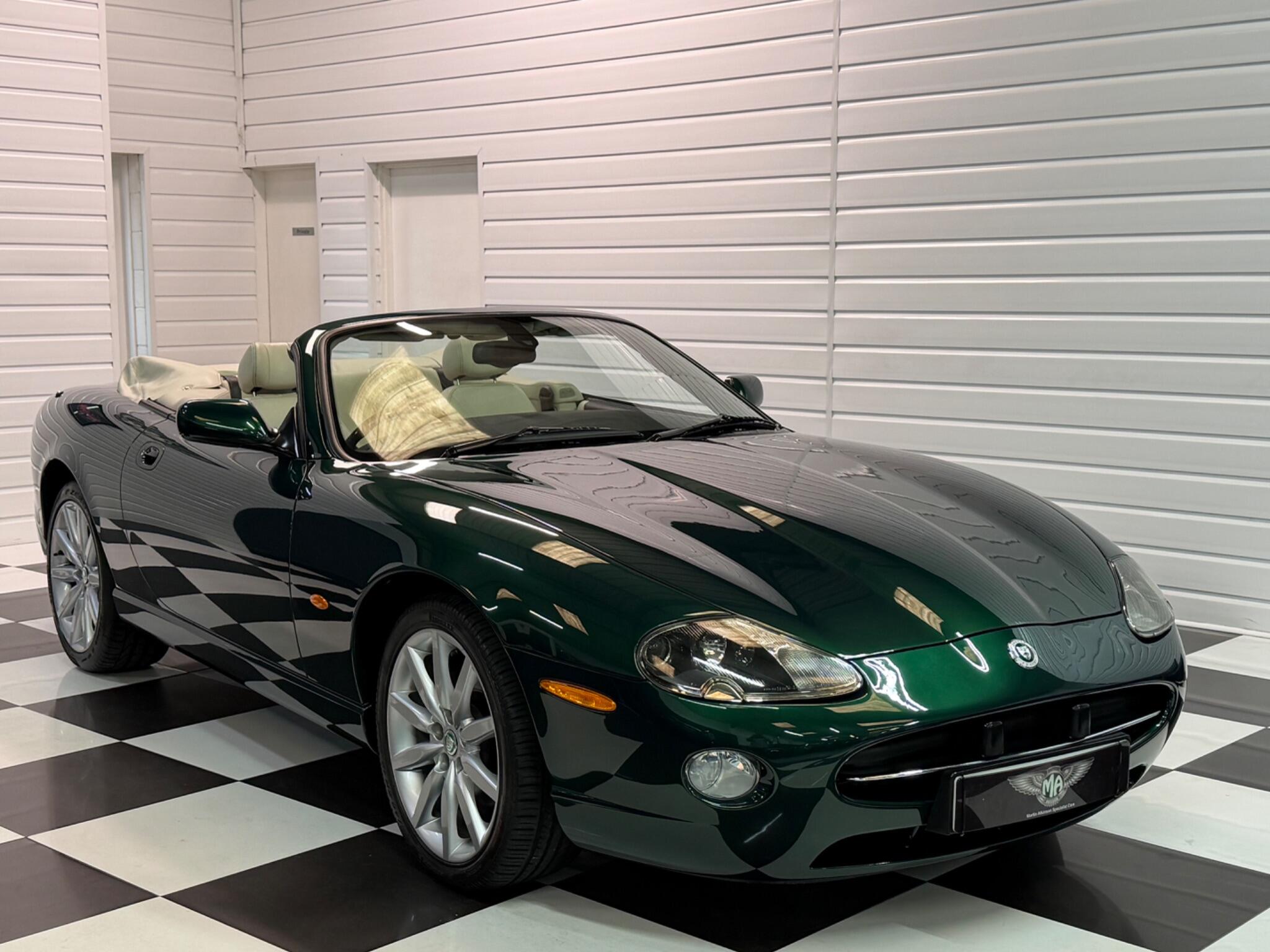 Jaguar XK8 view 81