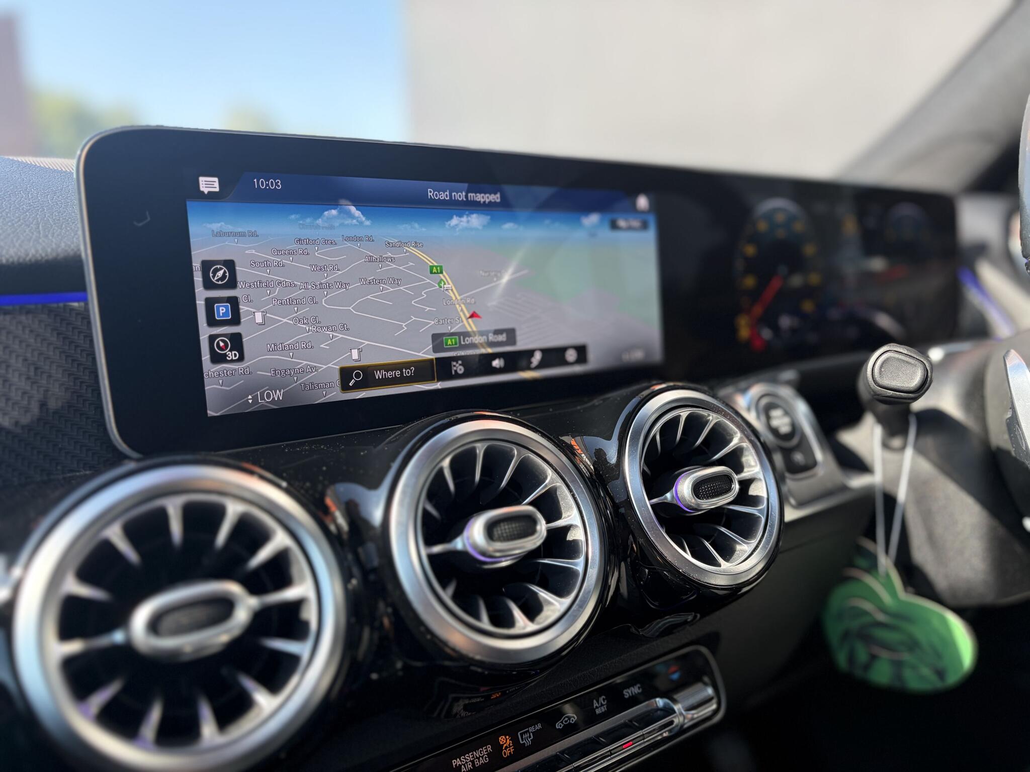Mercedes-Benz GLB view 17