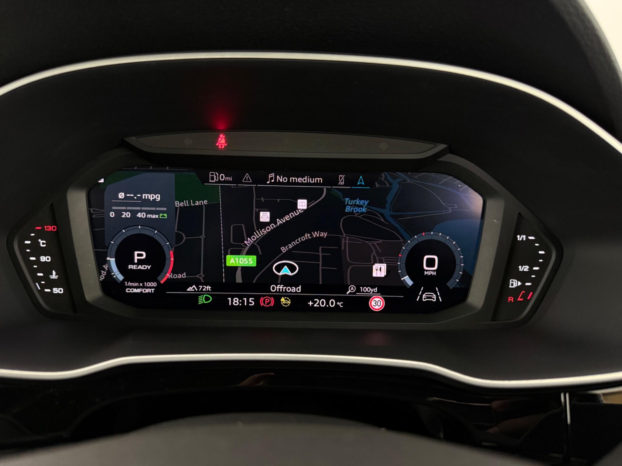 Audi Q3 view 16