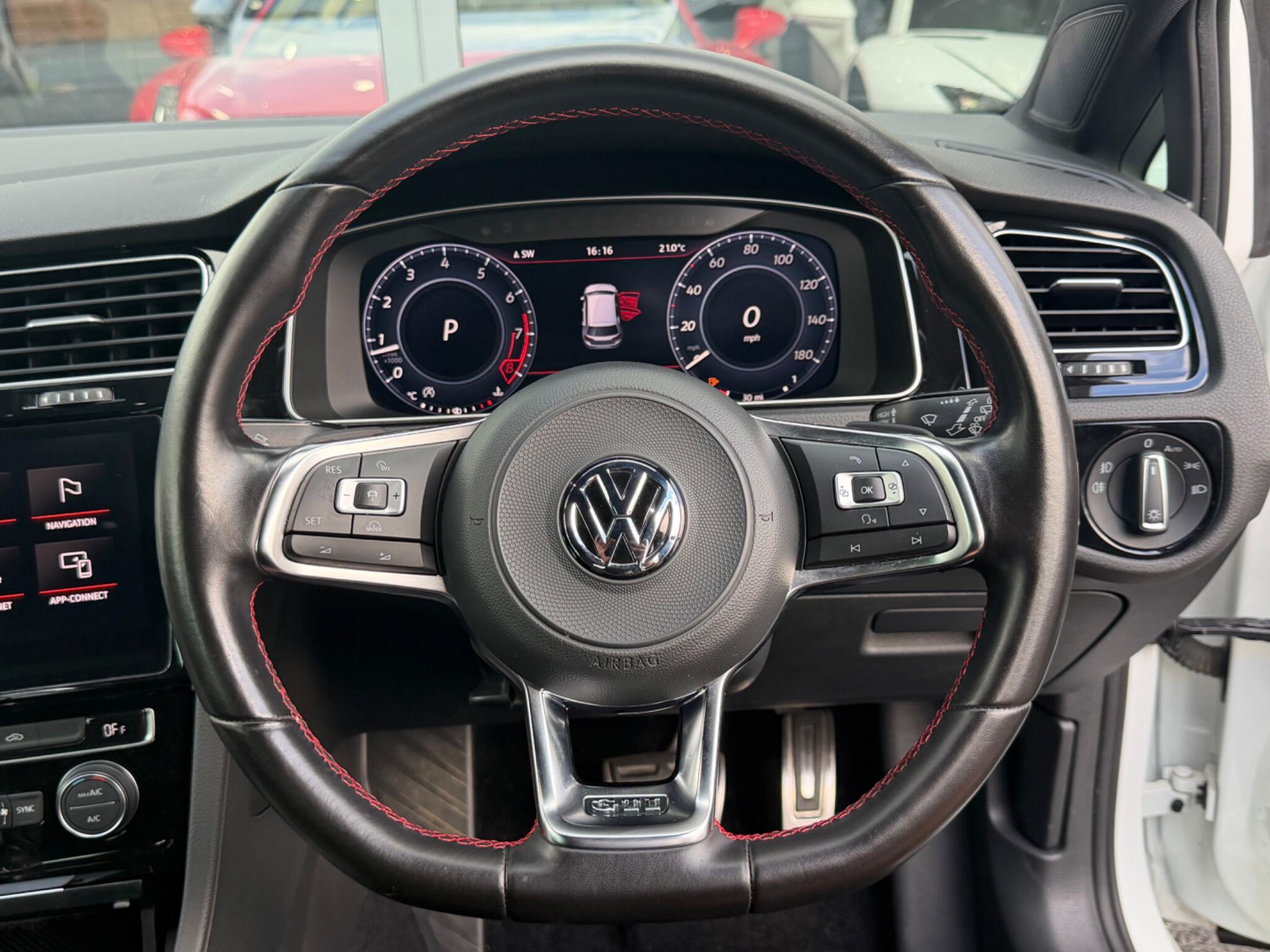 Volkswagen Golf view 16