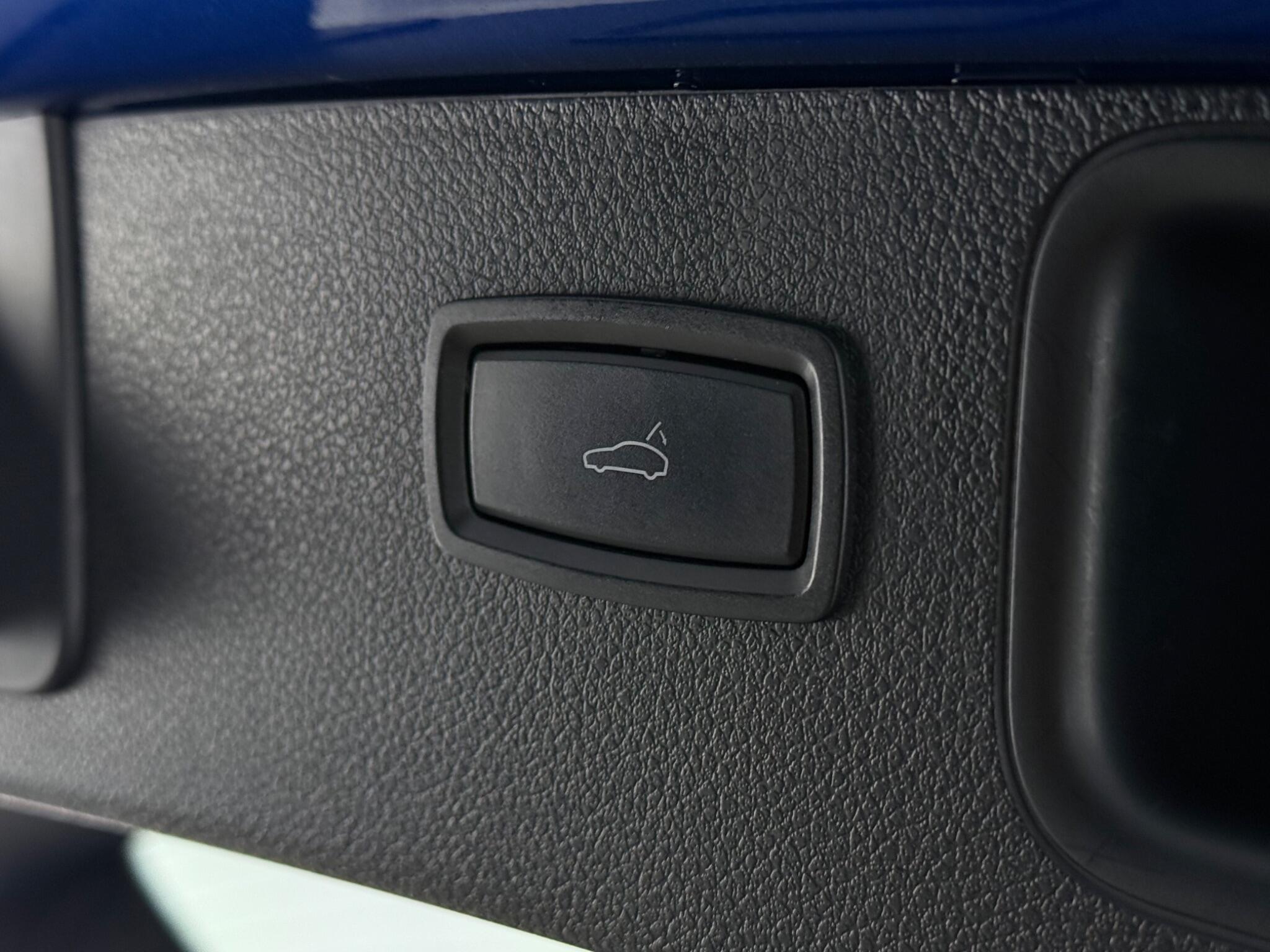 Porsche Macan view 17