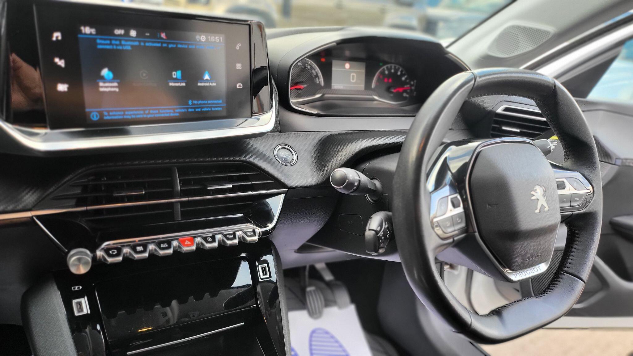 Peugeot 208 view 14