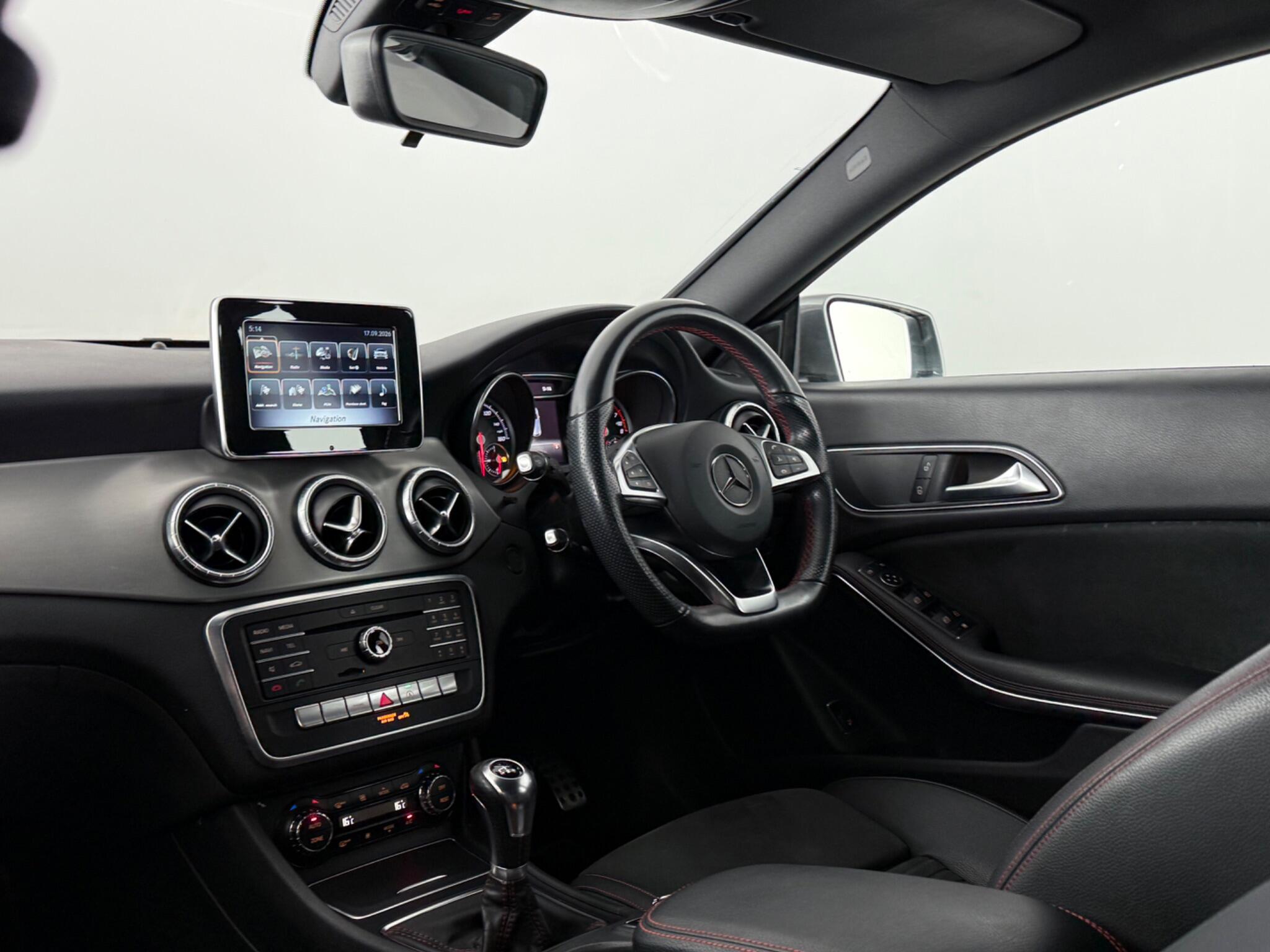 Mercedes-Benz Cla view 12