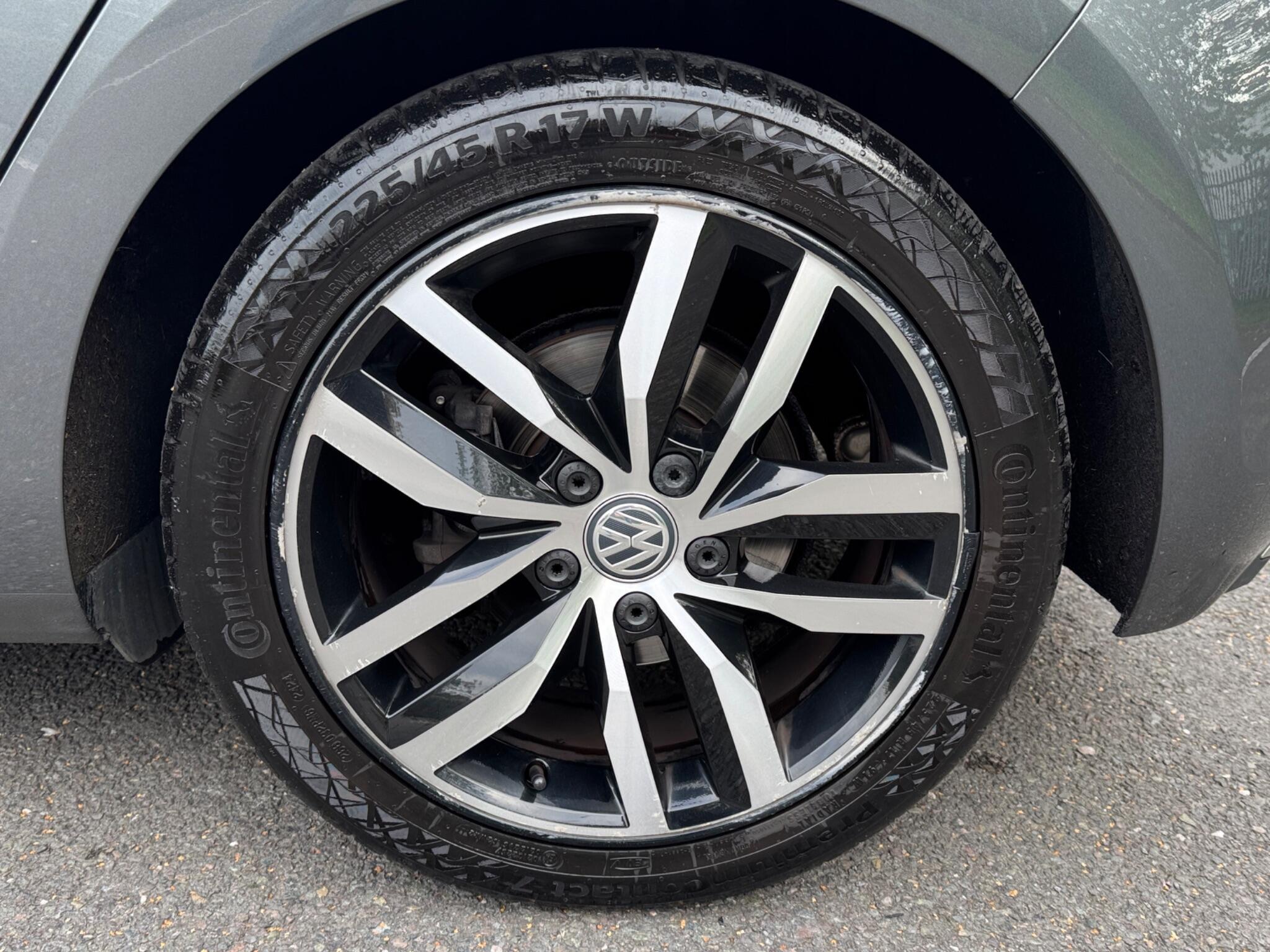 Volkswagen Golf view 17