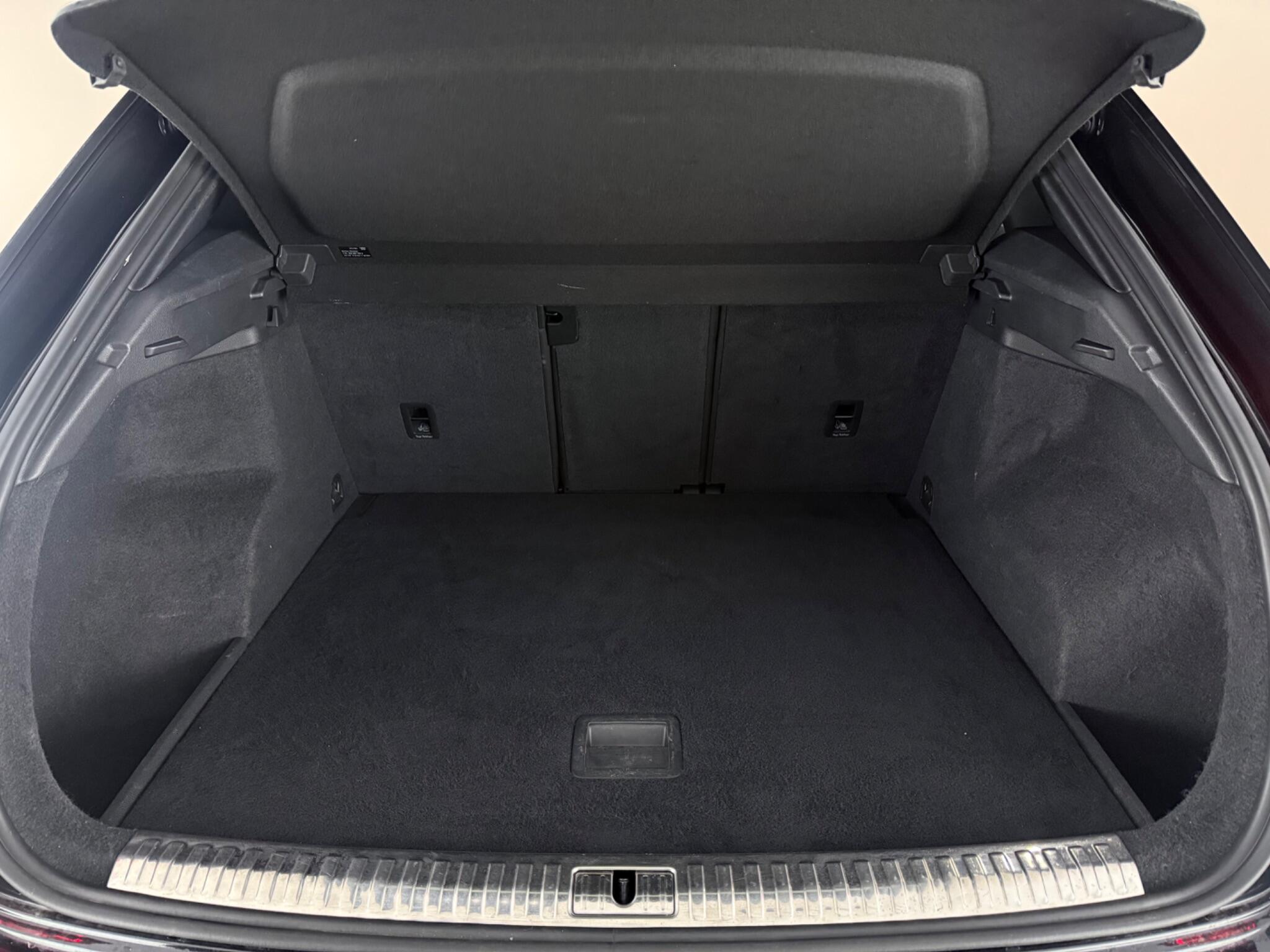 Audi Q3 view 10
