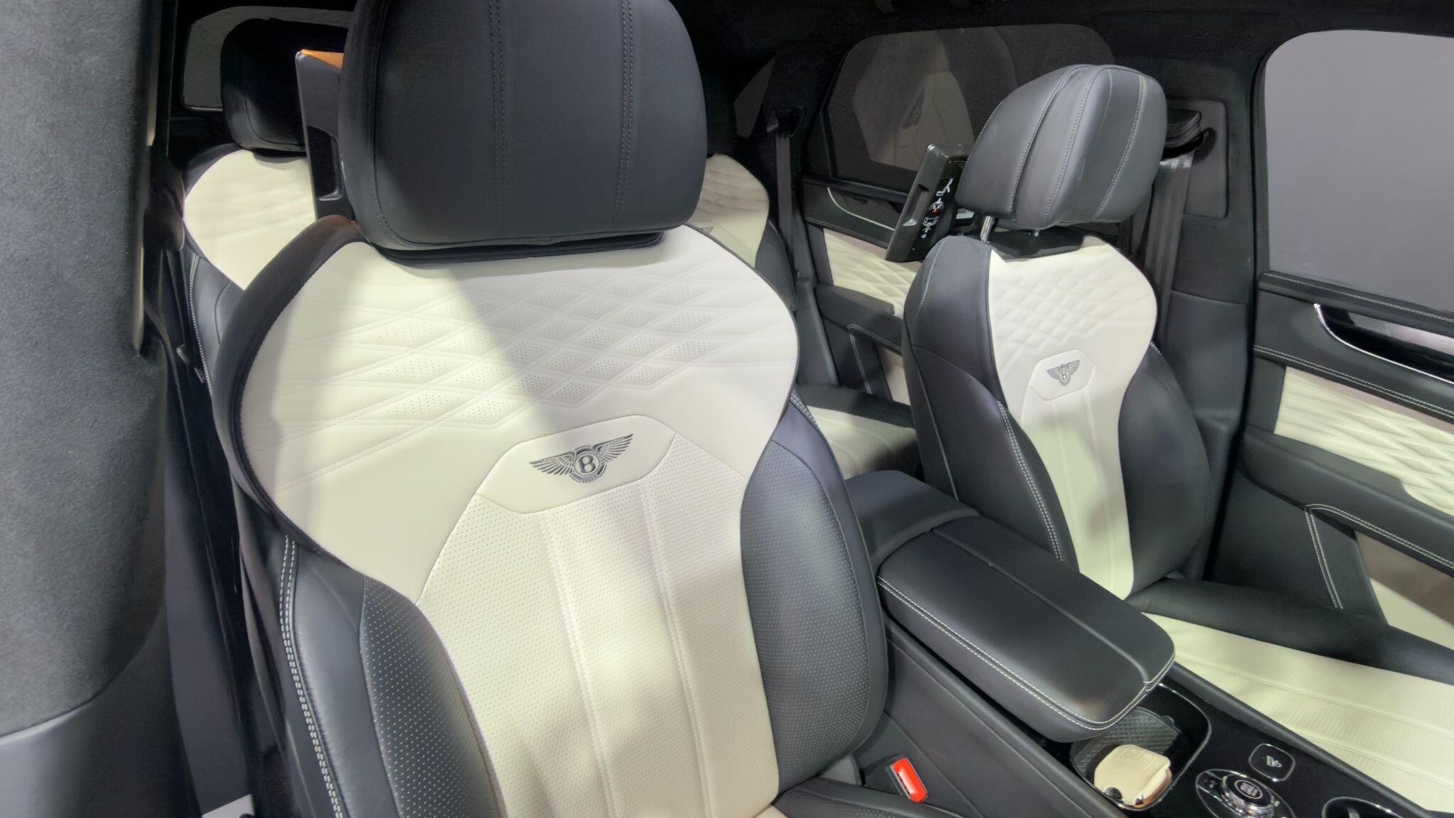 Bentley Bentayga view 30