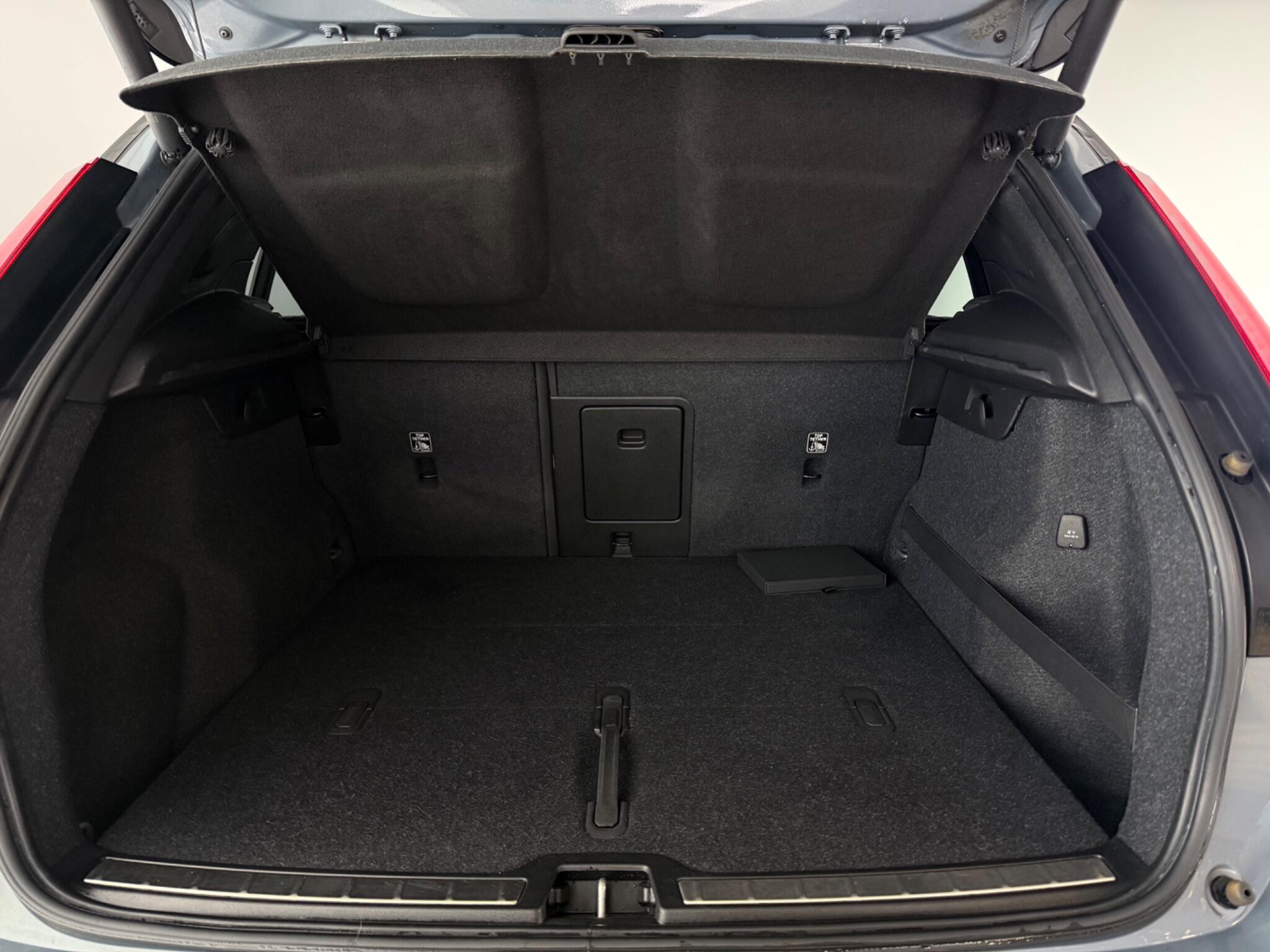 Volvo XC40 view 6