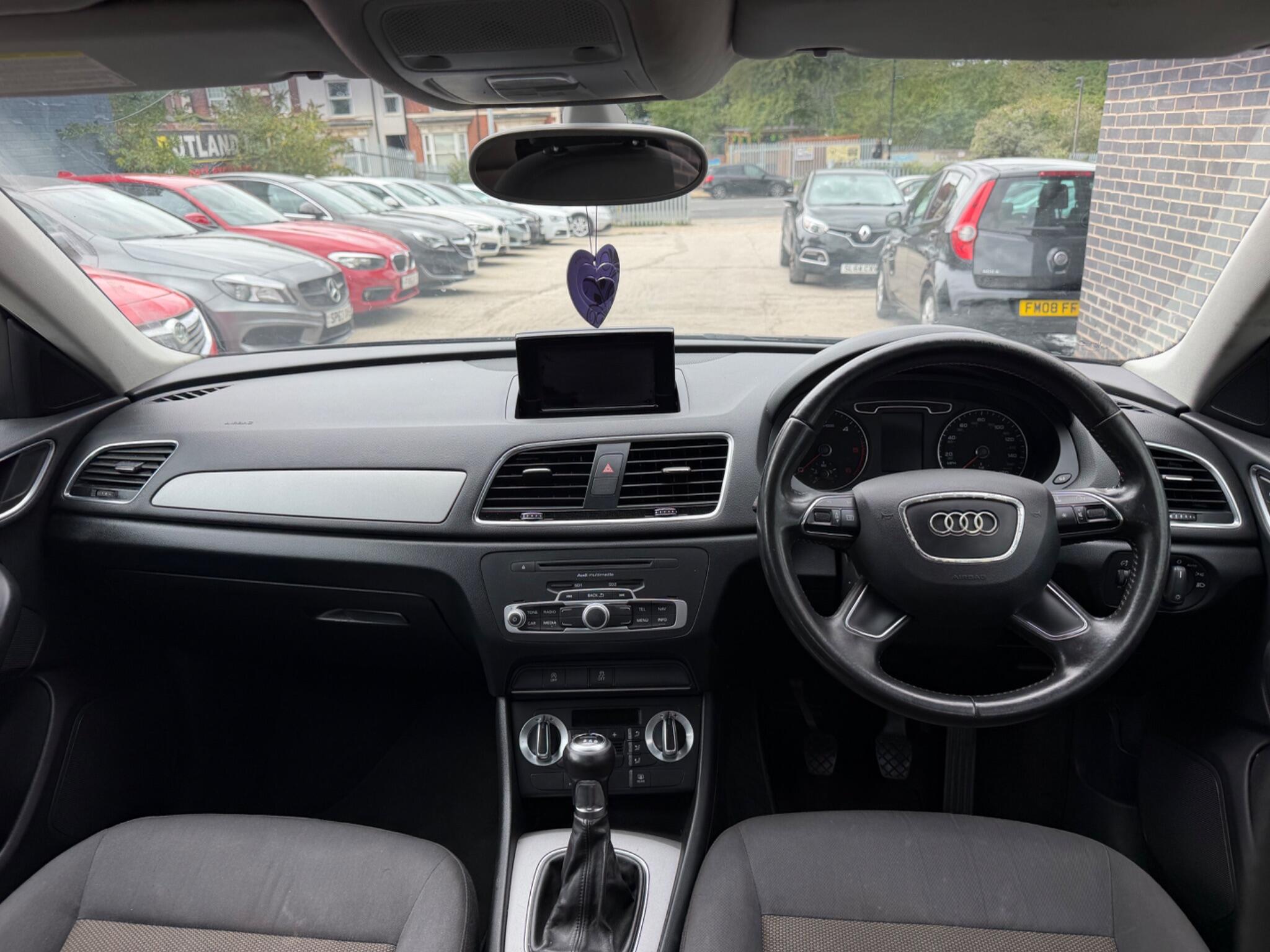 Audi Q3 view 24