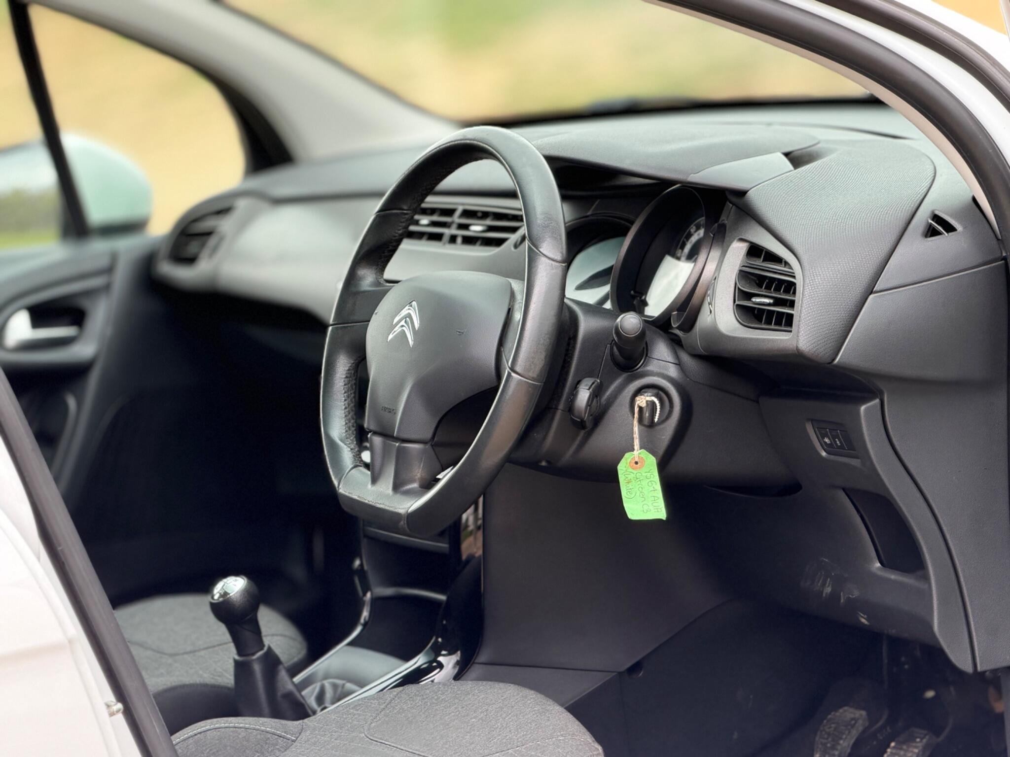 2015 Citroen C3 1.2 PureTech Selection Euro 6 5dr image 19