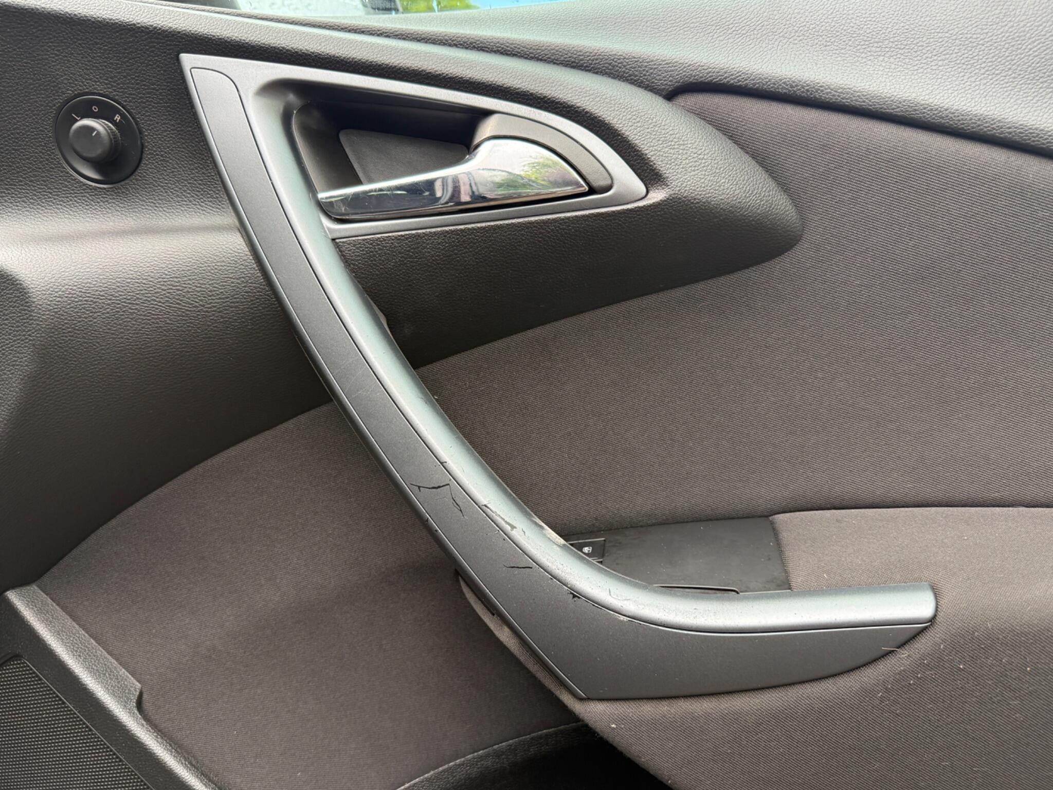 2014 Vauxhall Astra image 29