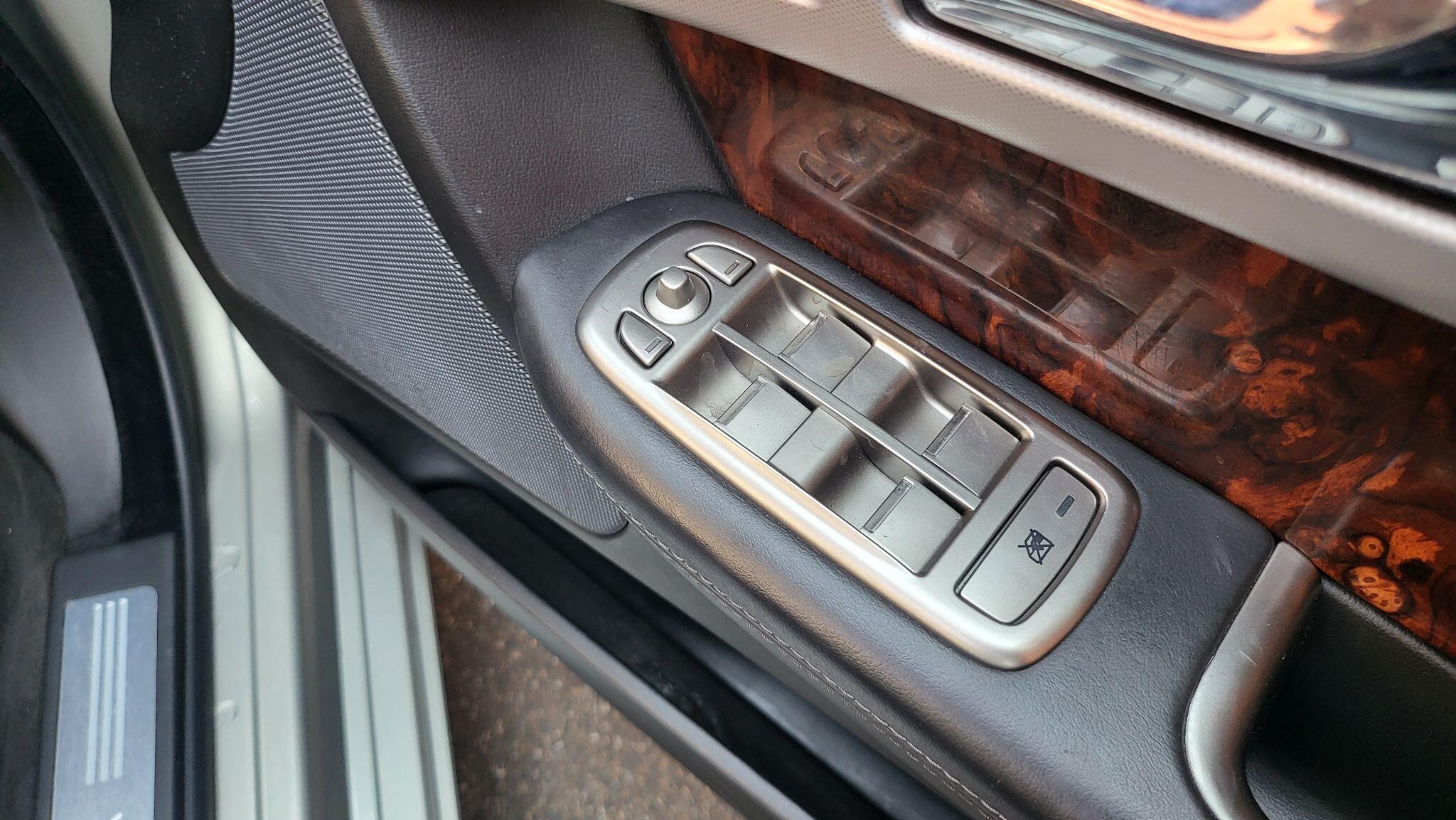 Jaguar XF view 24
