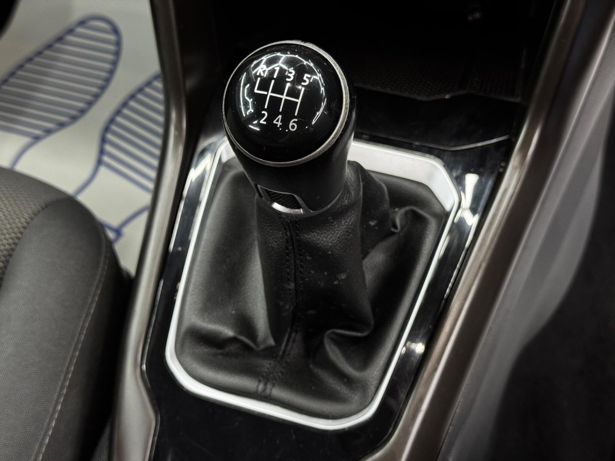 Volkswagen T-Roc view 25