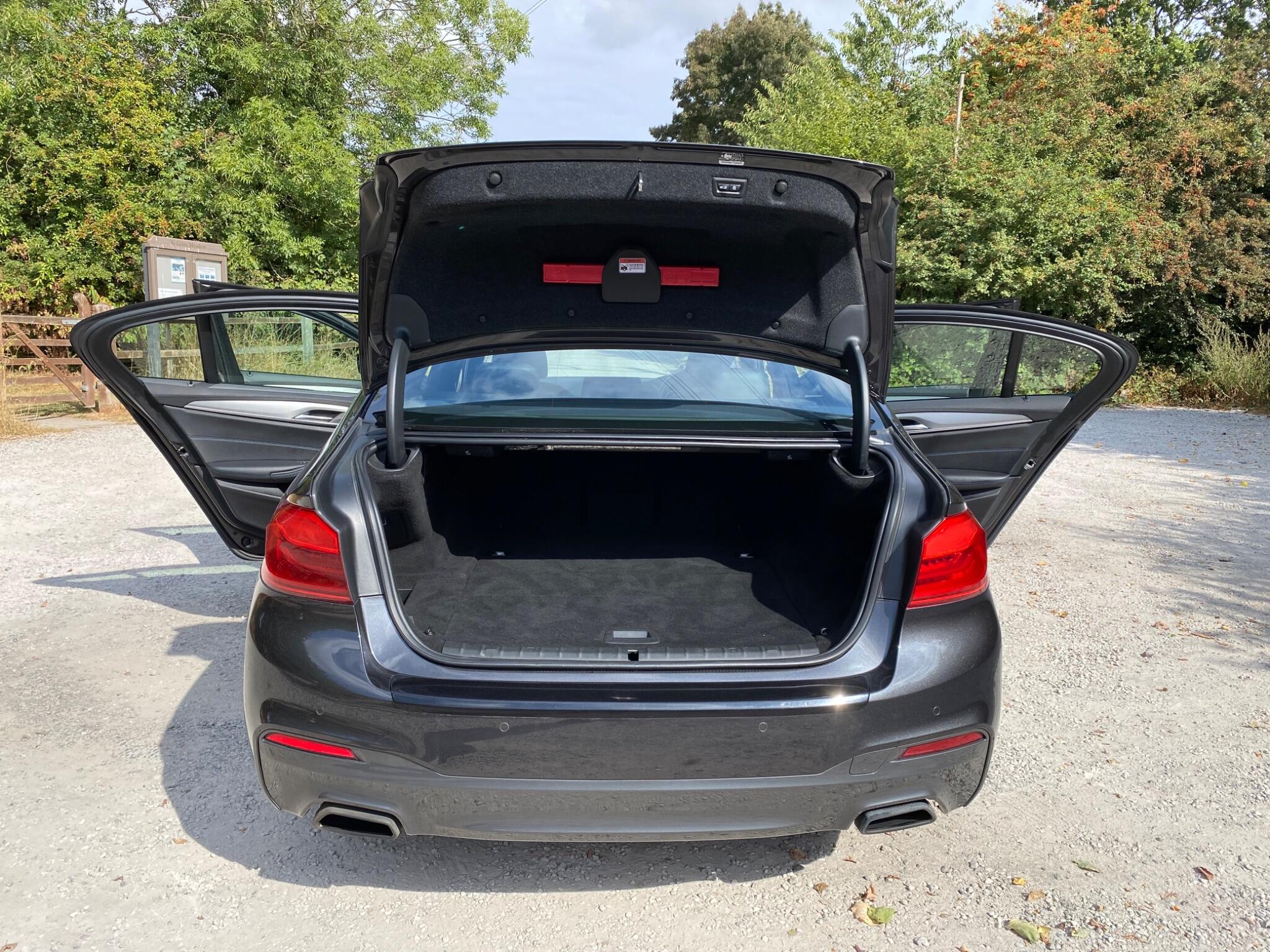 BMW 5 Series view 29