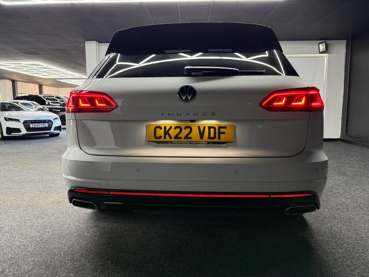 Volkswagen Touareg view 11
