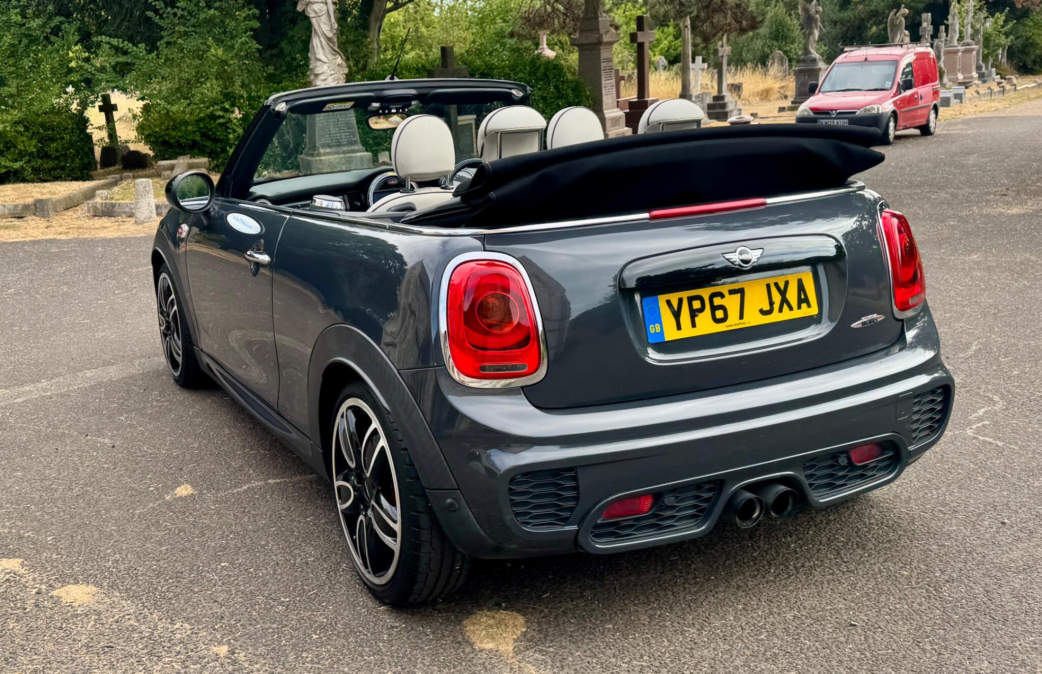 Mini Convertible view 12