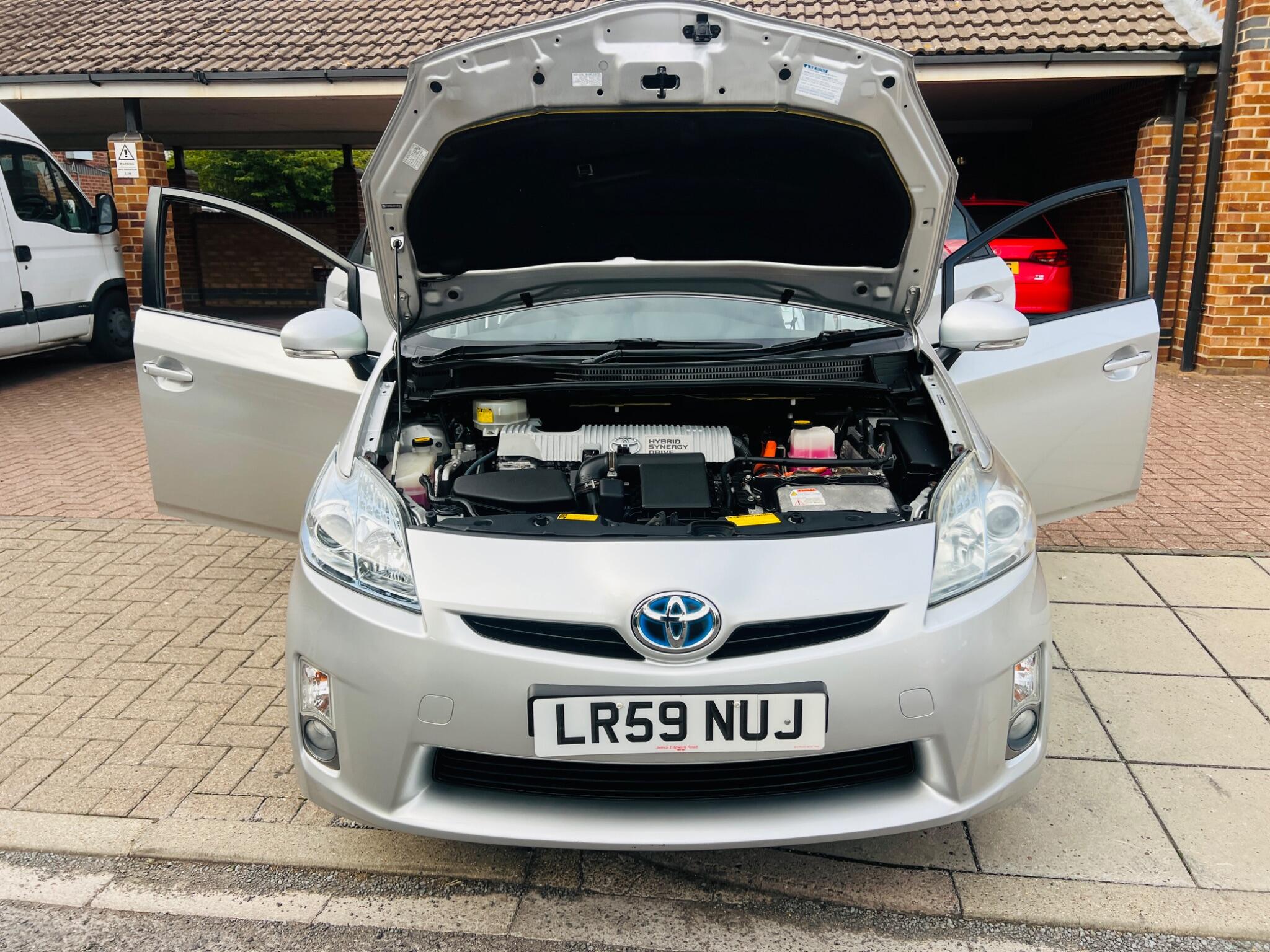 Toyota Prius view 12