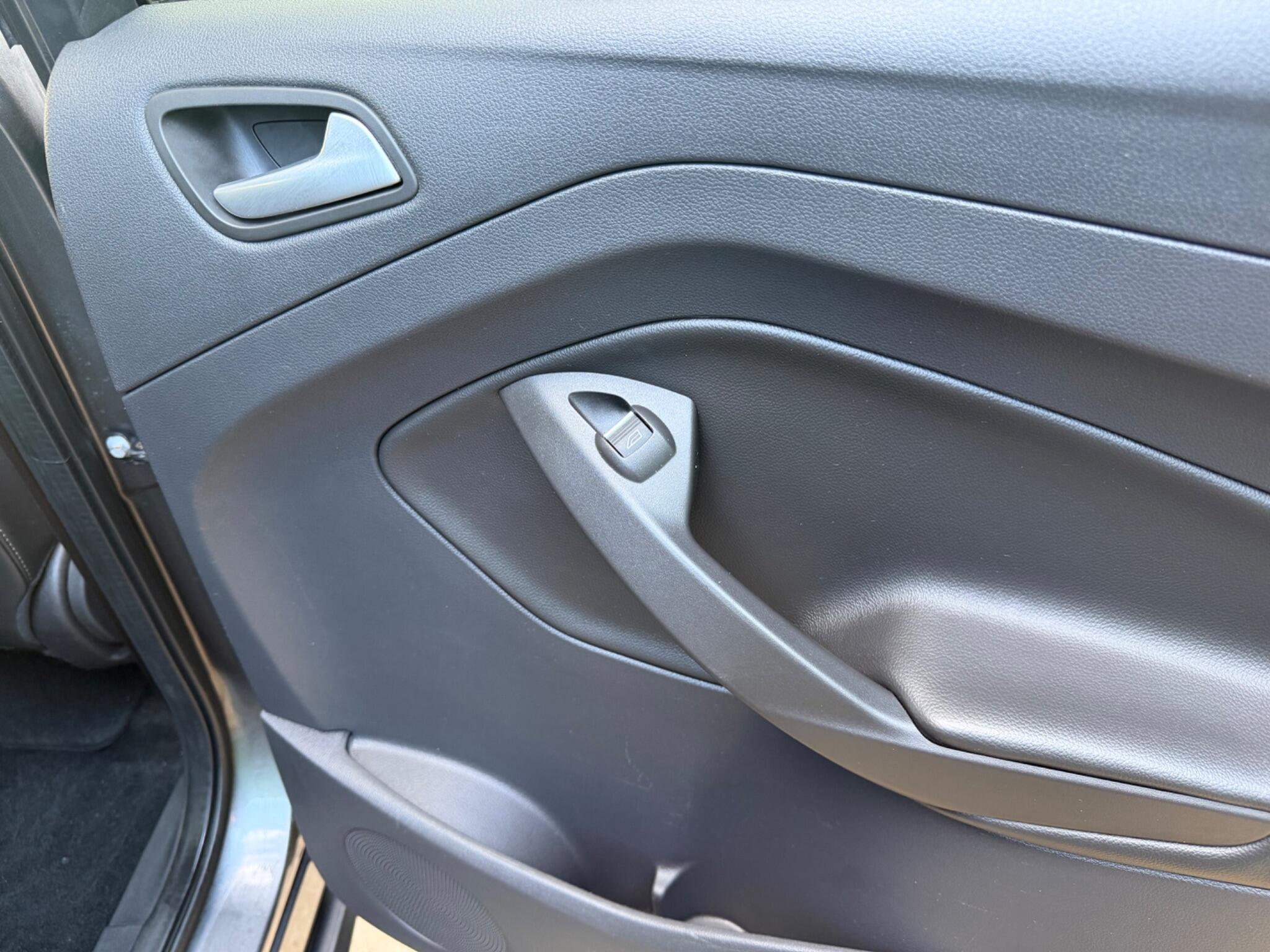 Ford Kuga view 17