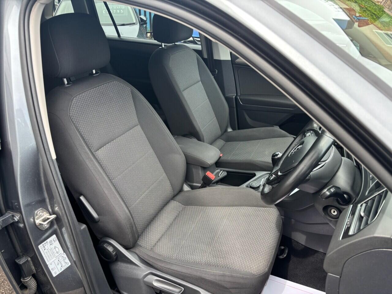 Volkswagen Tiguan Allspace view 12