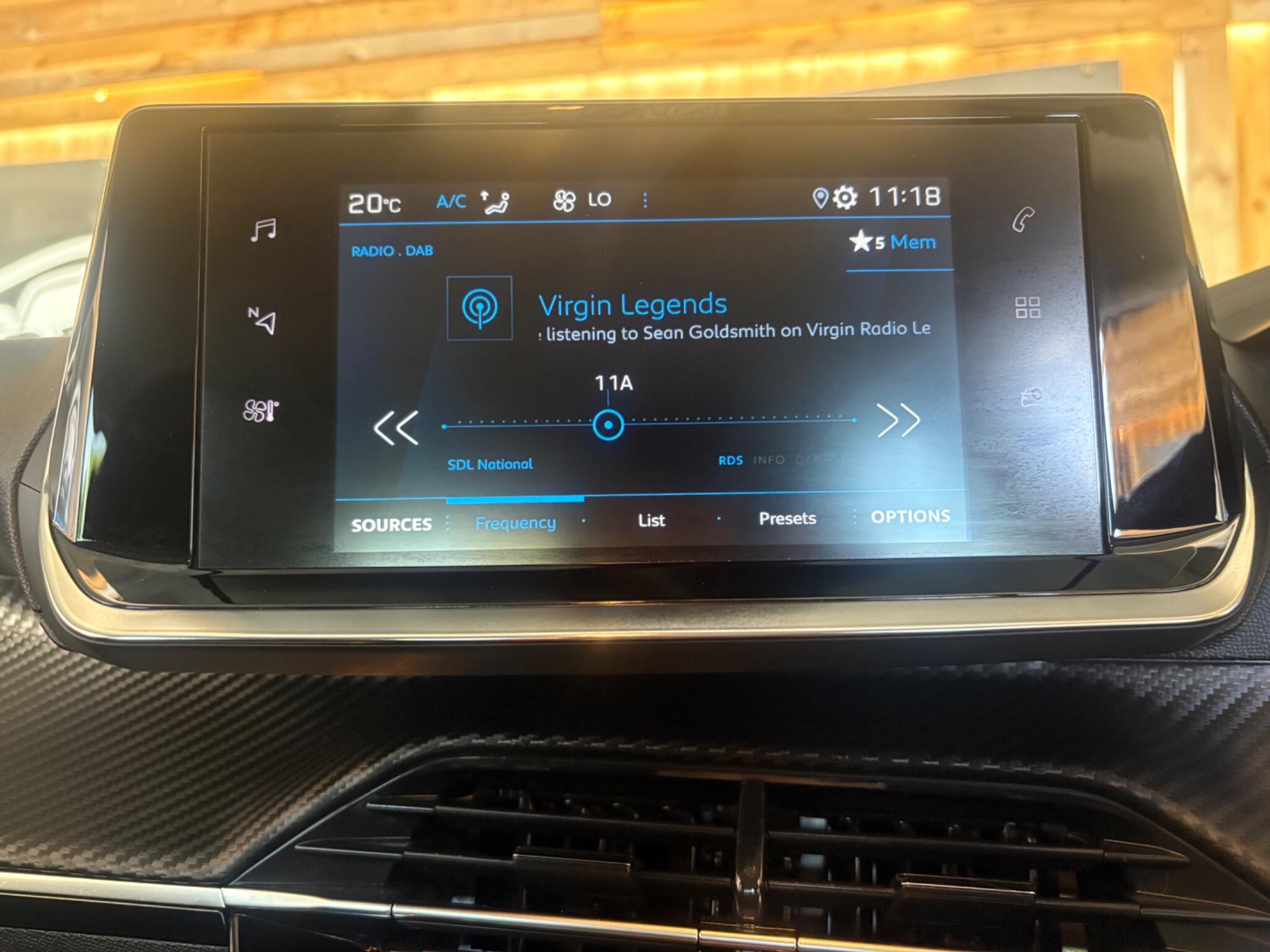 Peugeot 208 view 19