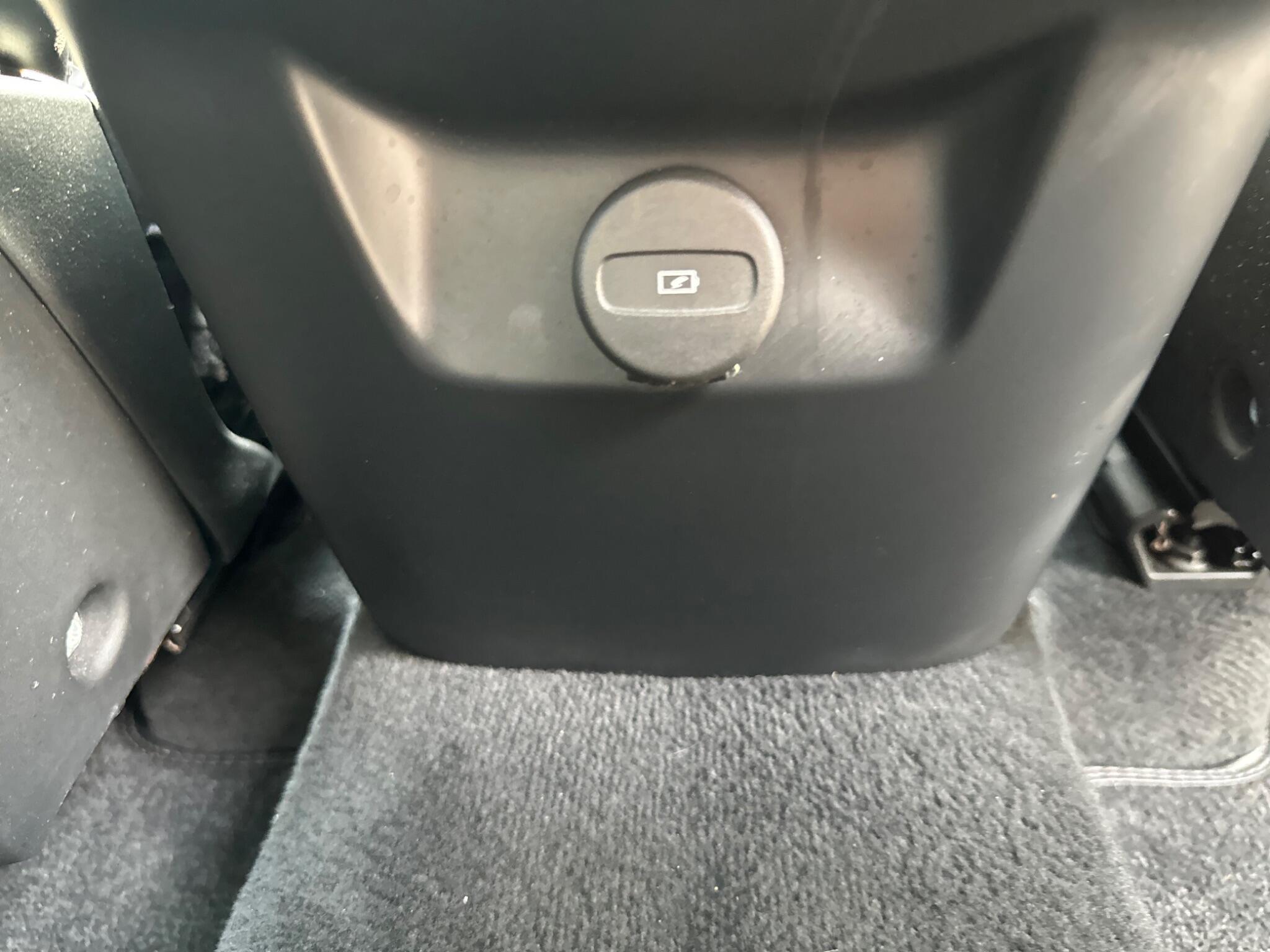 Volvo XC90 view 19