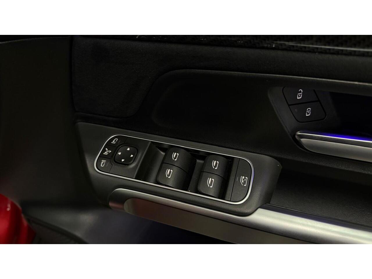 Mercedes-Benz GLB view 17