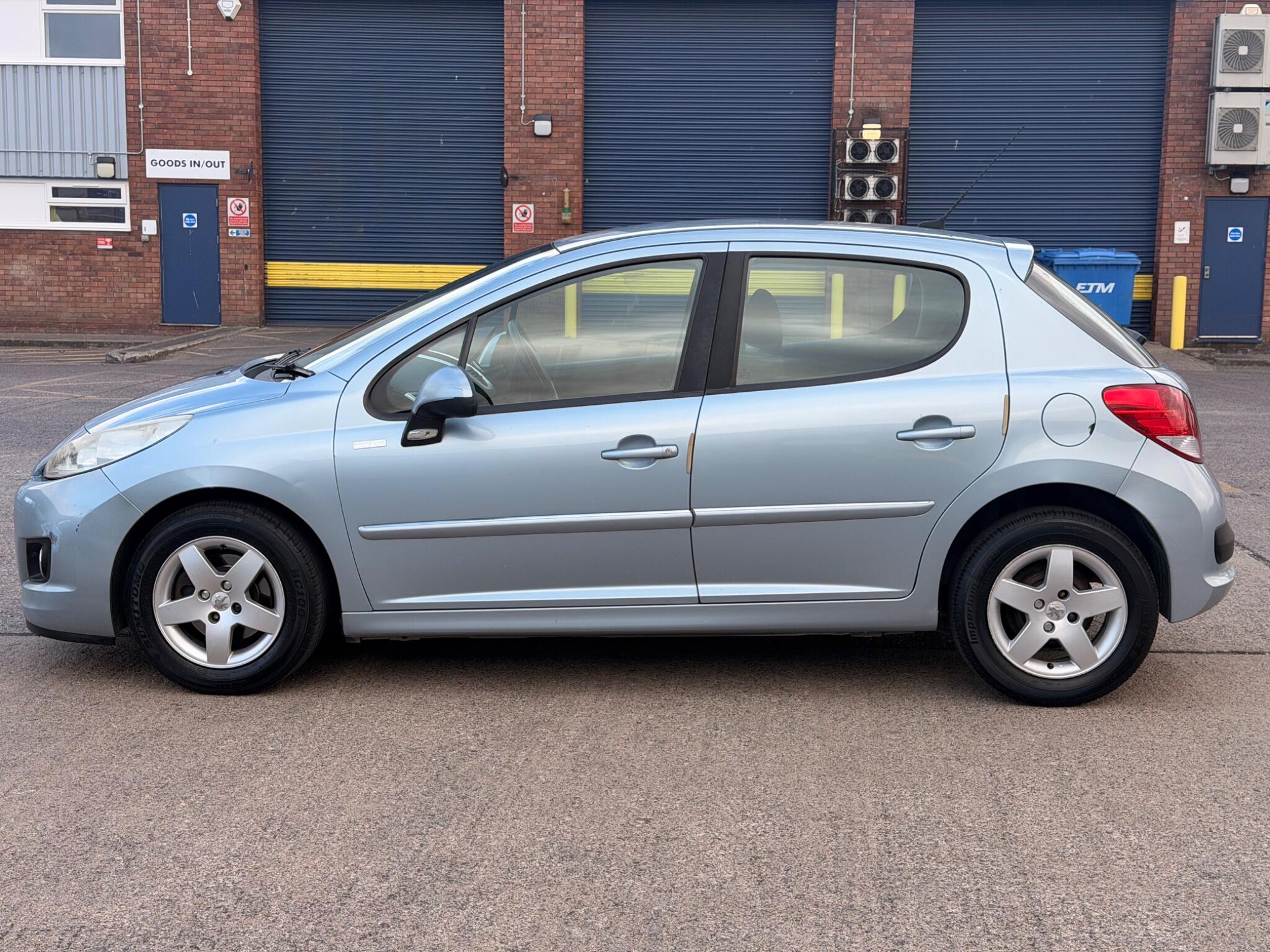 Peugeot 207 view 17